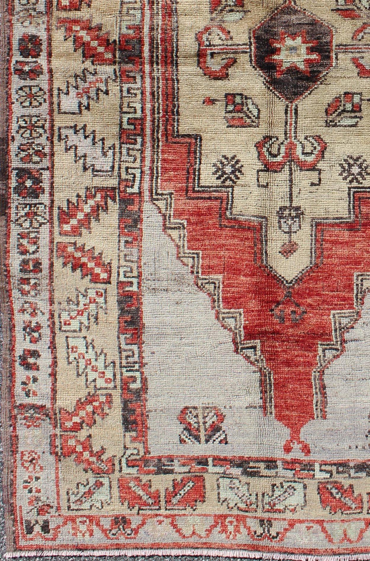  Vintage Turkish Oushak Rug in Orange Red, Butter & Light Gray. Vintage Turkish small Oushak Carpet with Geometric Medallion in soft orange Red and multi colors, Small Oushak rug, Keivan Woven Arts #rug/EN-140233, origin/turkey, Hand knotted wool