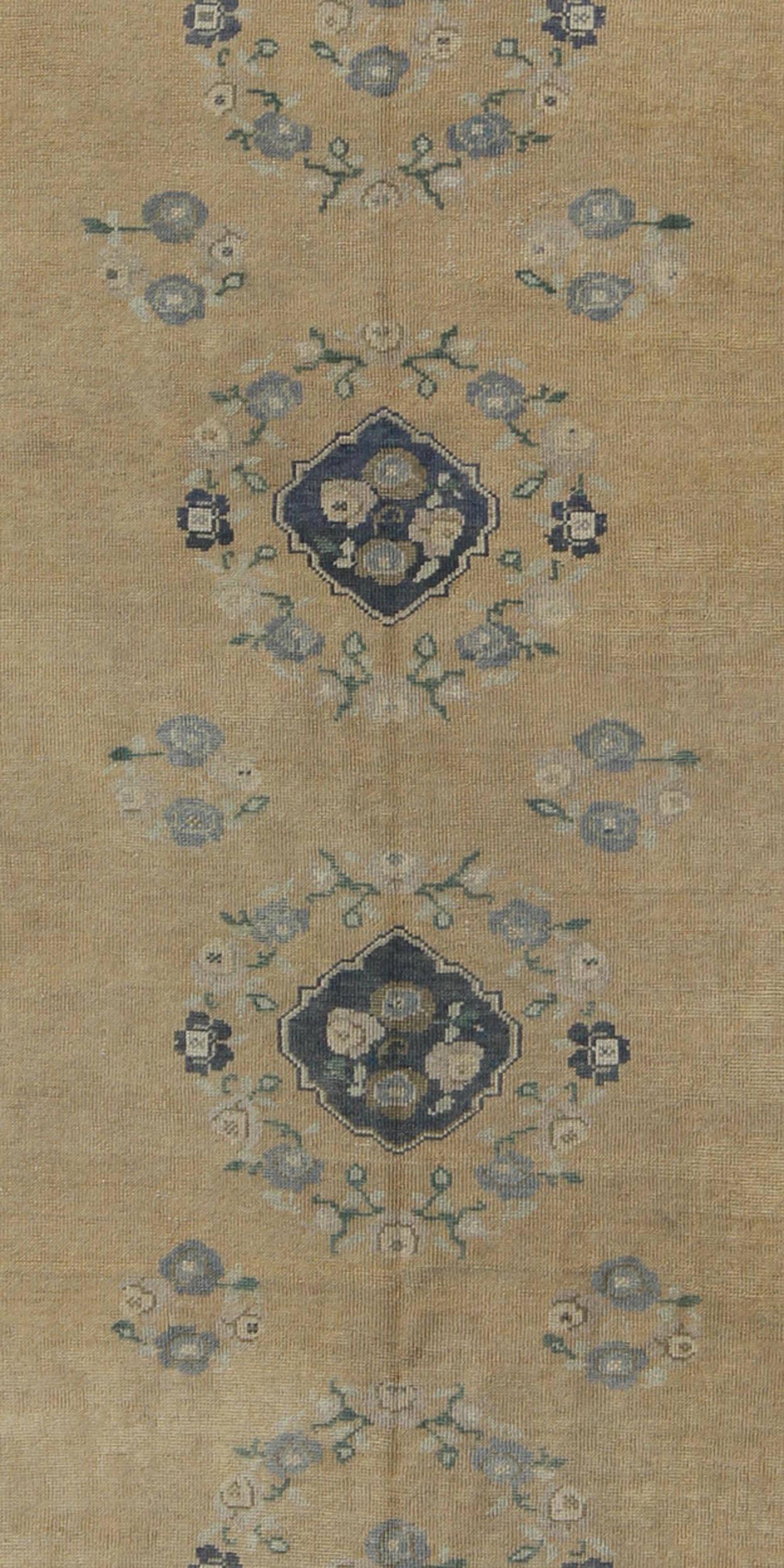 Turkish Oushak Gallery Rug from Mid-20th Century Turkey with Floral Design For Sale