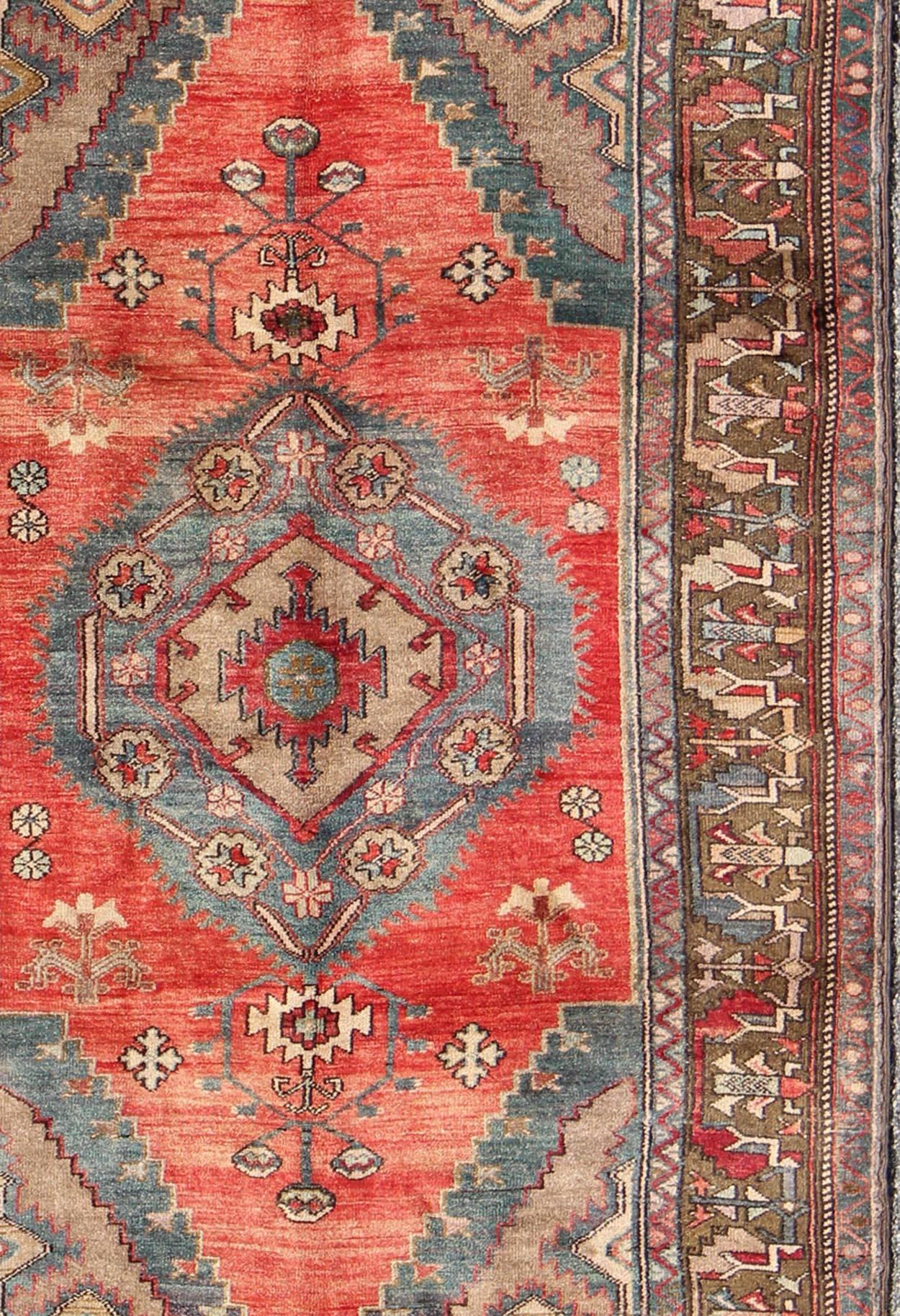 Türkischer Konya-Teppich mit geometrischem Stammesmuster (Handgeknüpft) im Angebot