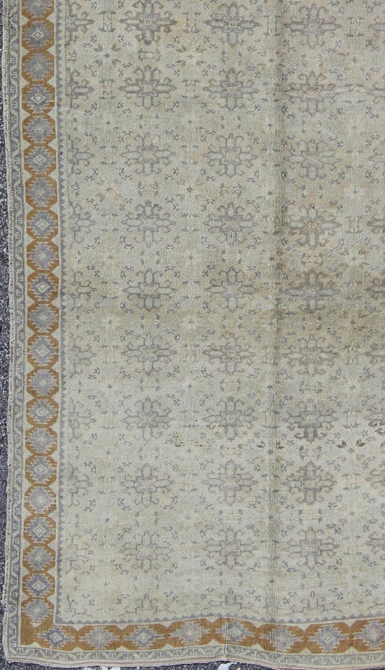 Turkish Oushak Rug with Gray and tan Floral Design & Geometric Border  rug/tu-trs-95047  ortigin/ turkey

The design of this beautiful vintage Oushak rug from mid-20th century Turkey is enhanced by its lustrous wool. The faint ivory ground is home