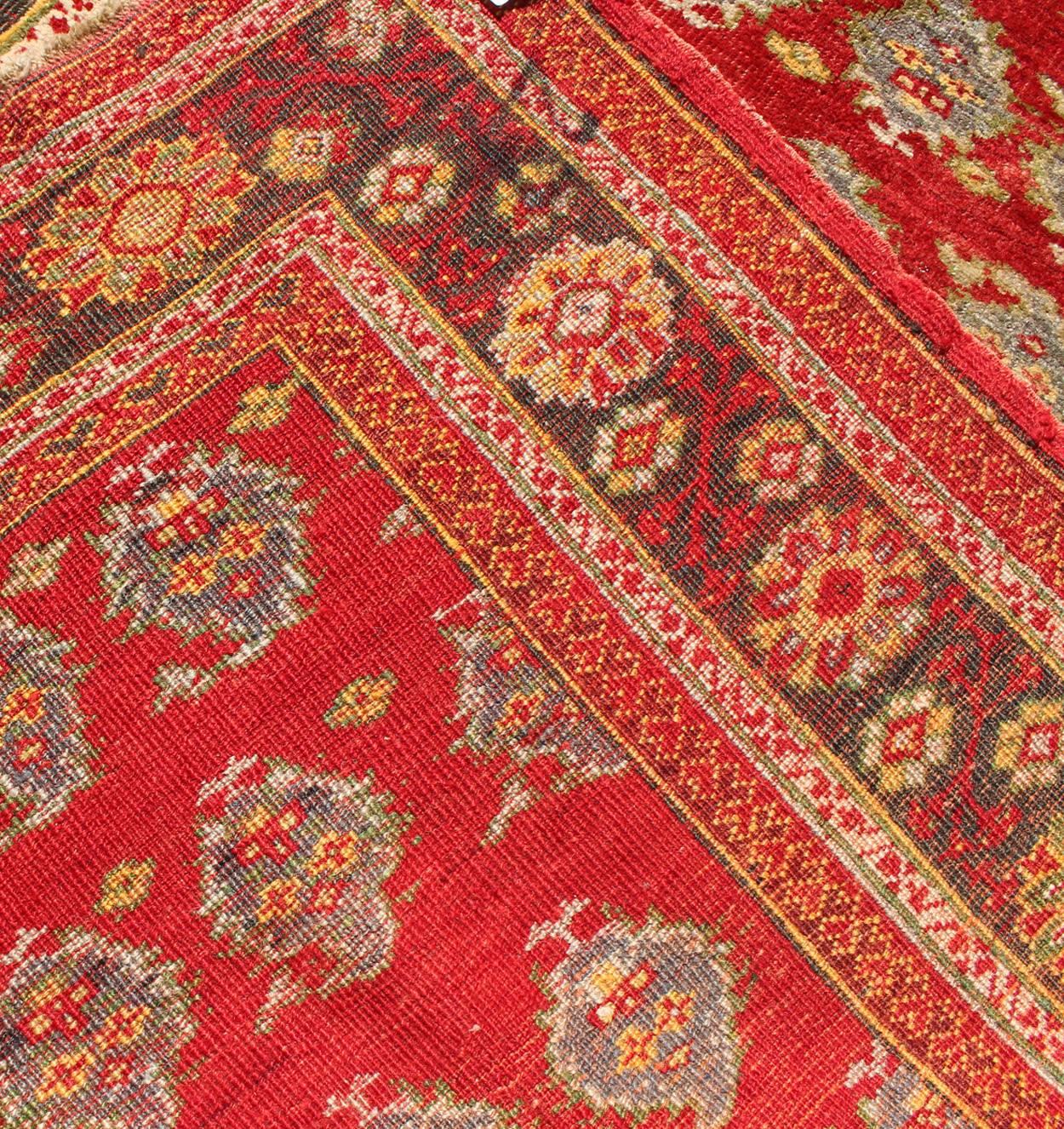 Lana Tappeto turco vintage Oushak con disegno Paisley all-over e campo centrale rosso