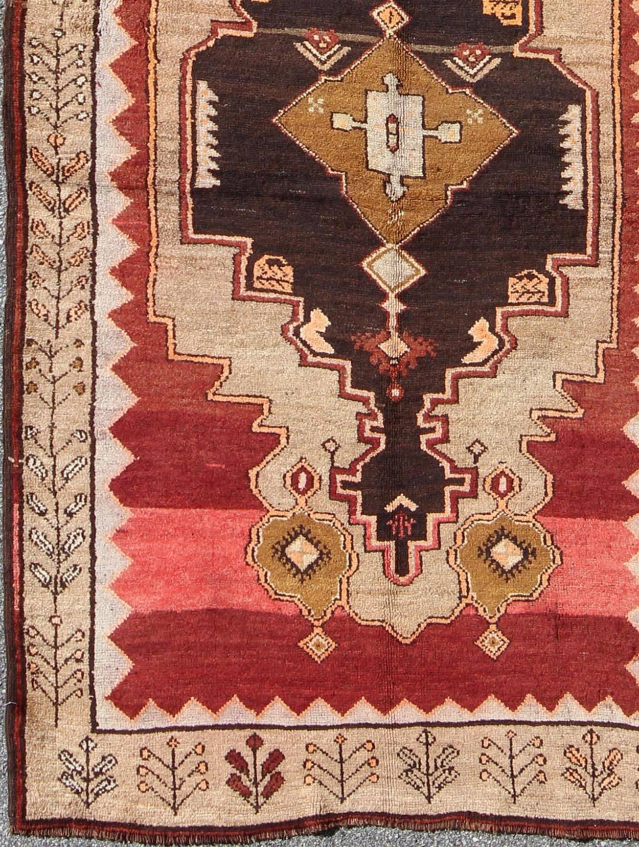 Tribal Turkish Rug from Turkey with Medallion Design 
 rug-tu-trs-136083  origin/turkey

This Turkish gallery rug features a dual central medallion design as well as patterns of smaller geometric and tribal elements. Colors include various shades of