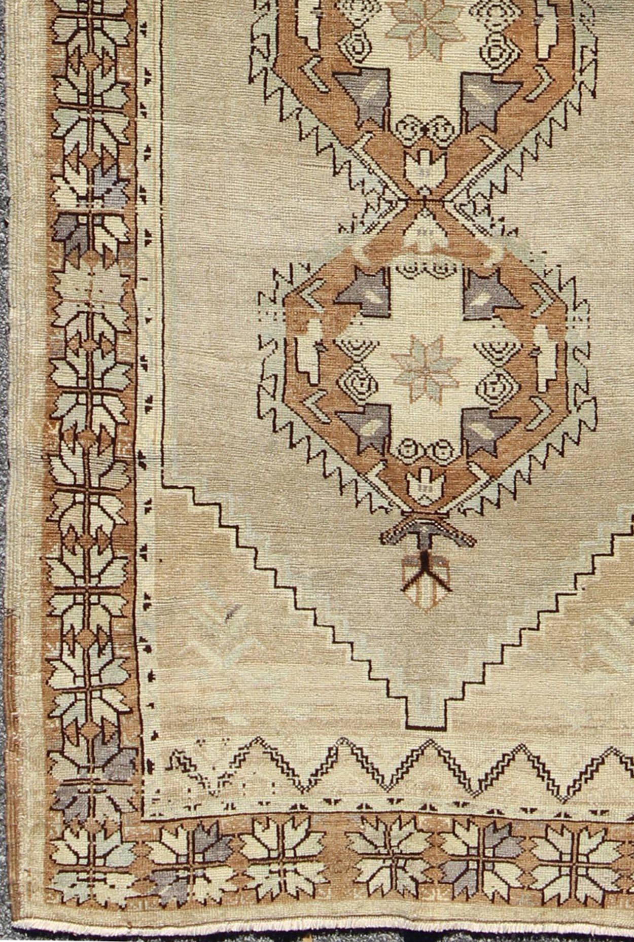 Turkish Oushak Rug with Multi-Layered Diamonds in Taupe, Gray, and Brown  rug/tu-eyp-136579  origin / turkey


This vintage Oushak features a unique blend of colors and an intricately beautiful design. The three multi-layered diamond medallions are