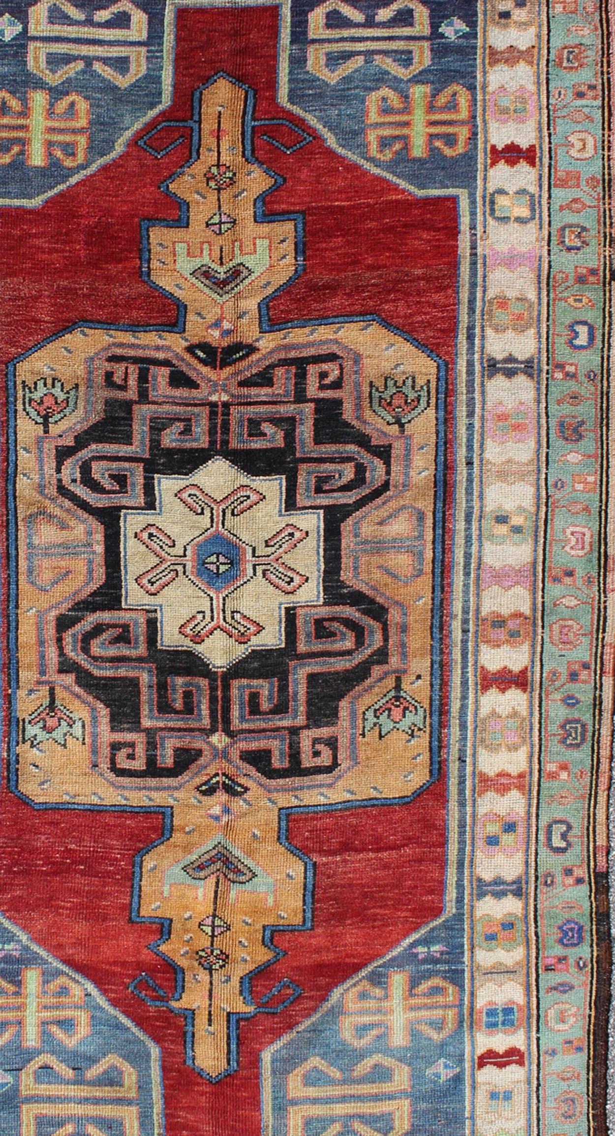 Schöner türkischer Oushak-Teppich mit einzigartigen Farben und geometrischem Design (Handgeknüpft)