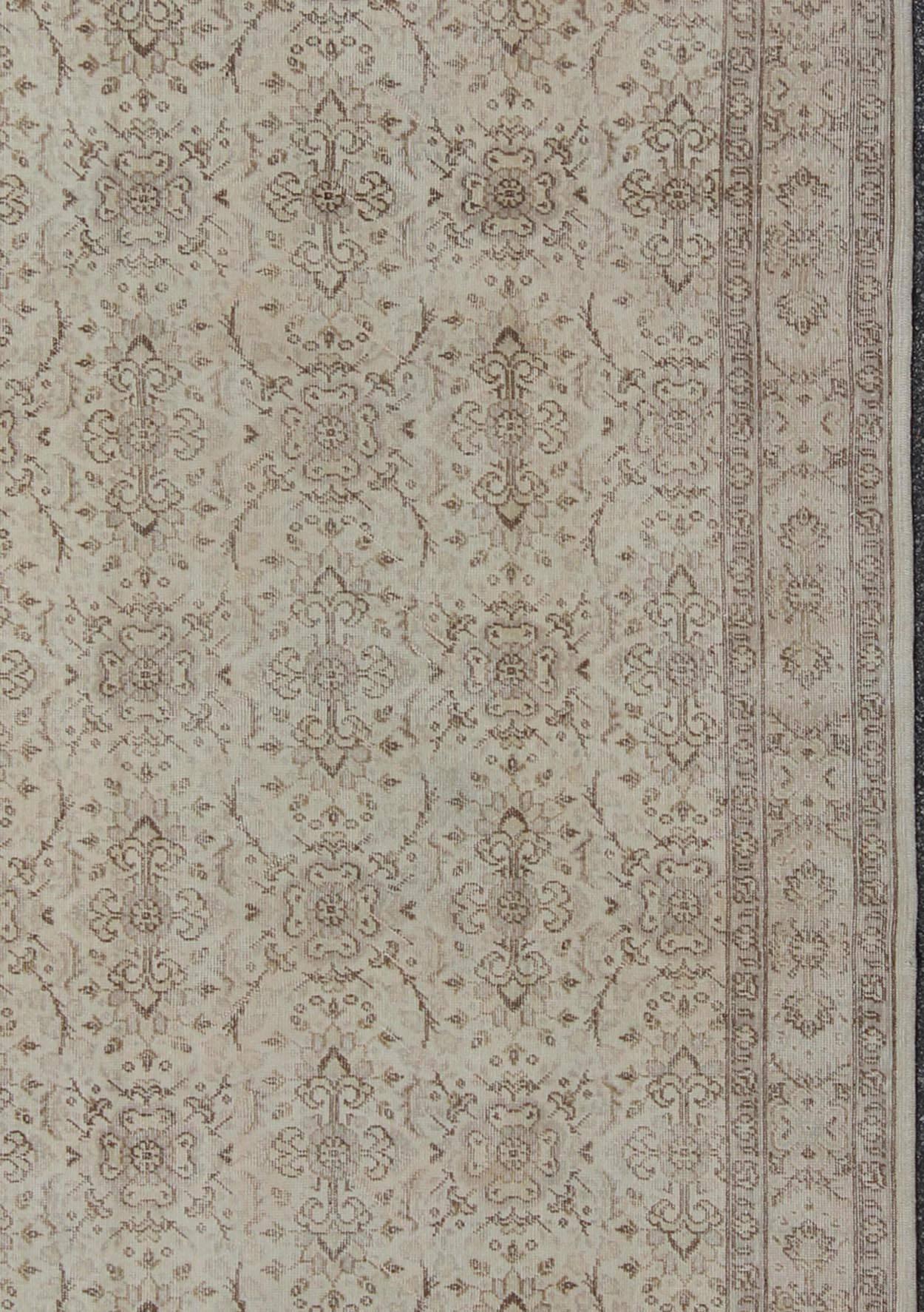Vintage Turkish Oushak Carpet with Botanical Motifs Set on an Cream Ground In Good Condition For Sale In Atlanta, GA