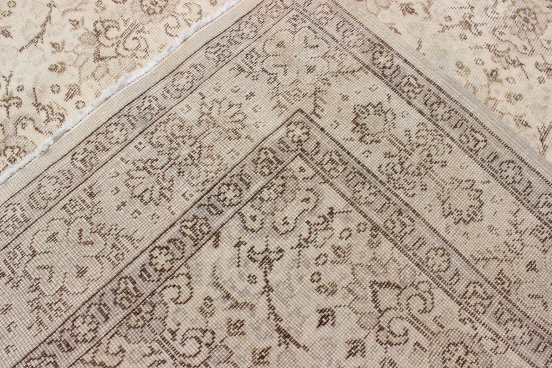 Vintage Turkish Oushak Carpet with Botanical Motifs Set on an Cream Ground For Sale 1