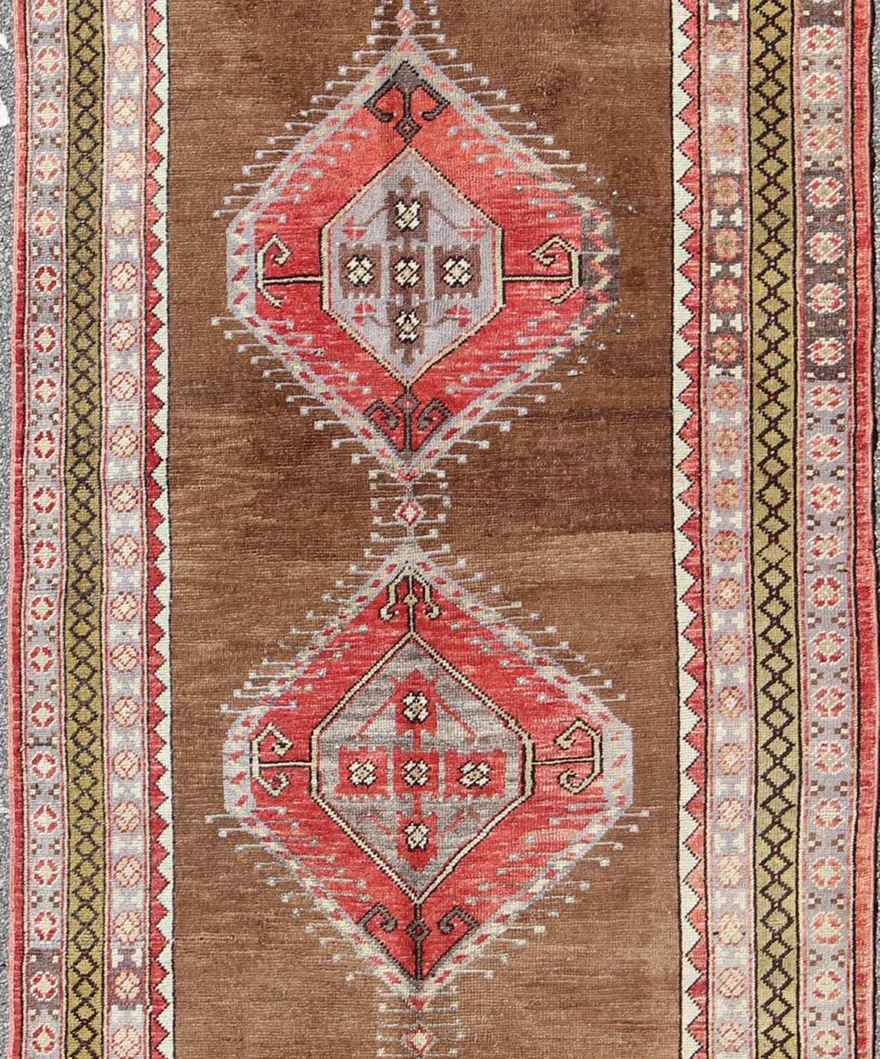 Vintage Turkish Oushak Rug with Three Large Medallions and Multiple Borders In Excellent Condition For Sale In Atlanta, GA