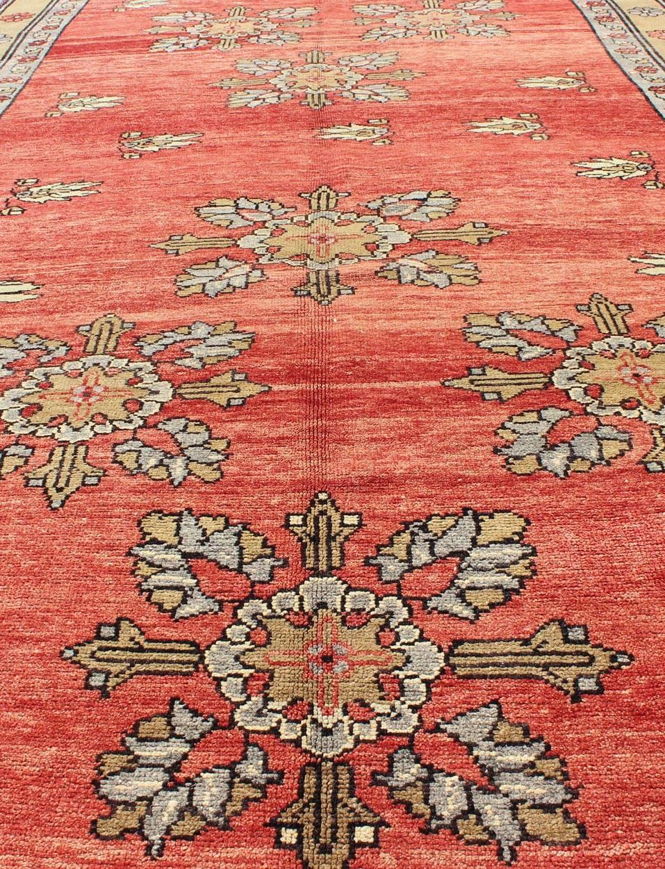 Wool Vintage Turkish Oushak Carpet with Flowers in the Central Field and Borders For Sale