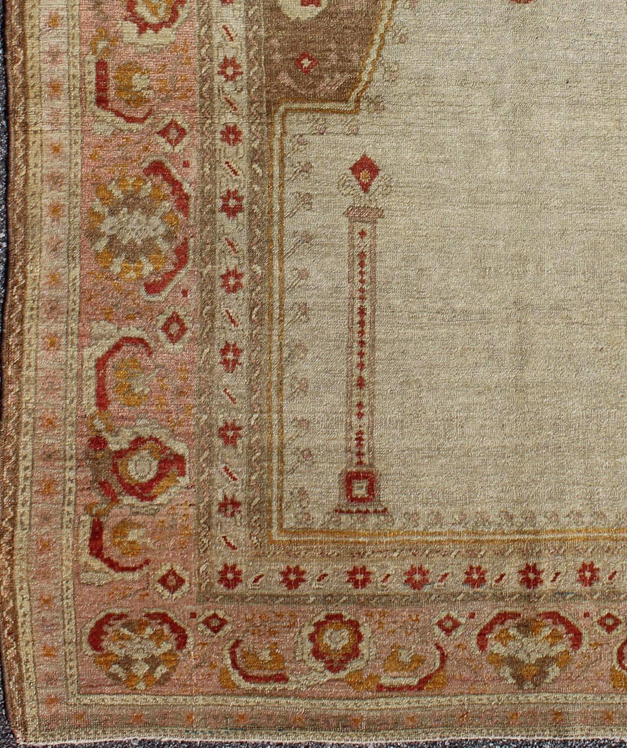 Antique Turkish Sivas prayer rug with floral design in ivory, taupe, and pink, rug d-1007, country of origin / type: Turkey/Oushak, circa mid-20th century

This lovely and finely woven Turkish Oushak rug displays a prayer design set on an ivory