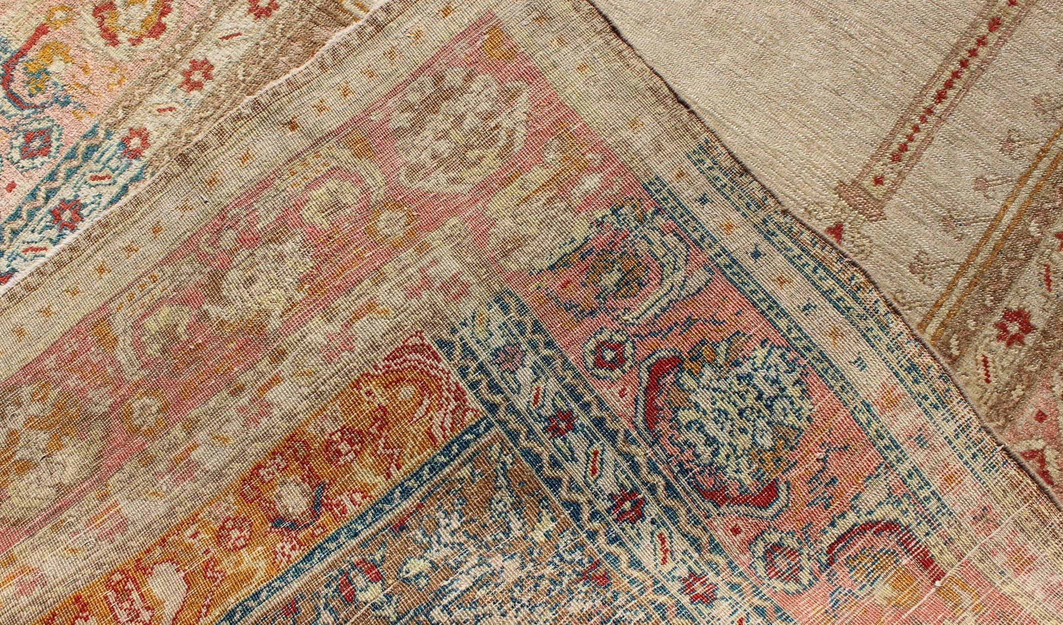Ancien tapis de prière turc Sivas avec motif floral en ivoire, taupe et rose Bon état - En vente à Atlanta, GA