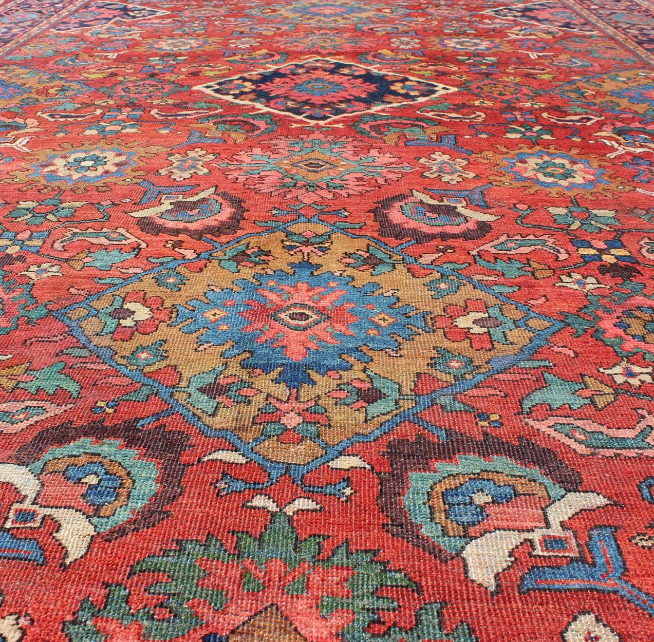 Antique Sultanabad Rug with All Over Diamond Medallions & Floral Motifs In Good Condition For Sale In Atlanta, GA