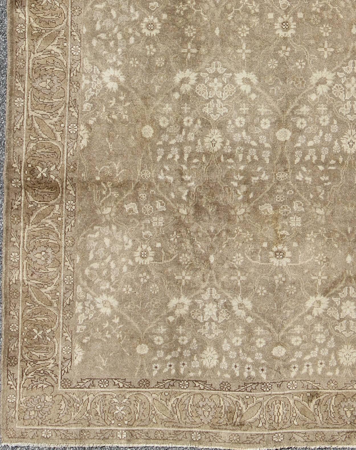 Antique Turkish Sivas rug with all-over botanical pattern in taupe, rug NA-54000, country of origin / type: Turkey / Sivas Oushak, circa early 20th century

The design of this beautiful Sivas rug from Turkey is enhanced by its lustrous wool. The