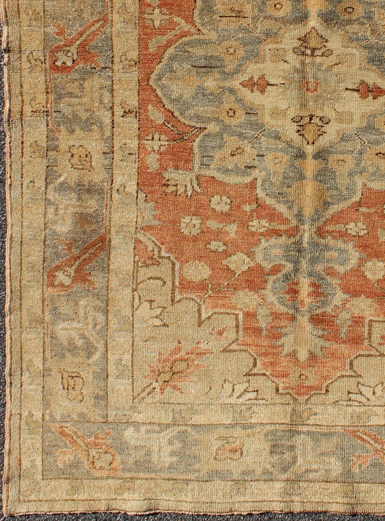 Vintage Turkish Oushak rug with stylized floral motifs in light orange, grey and taupe. Keivan Woven Arts rug NA-54667, country of origin / type: Turkey / Oushak, circa 1930's

This 1930's Turkish Oushak carpet features a central medallion design,