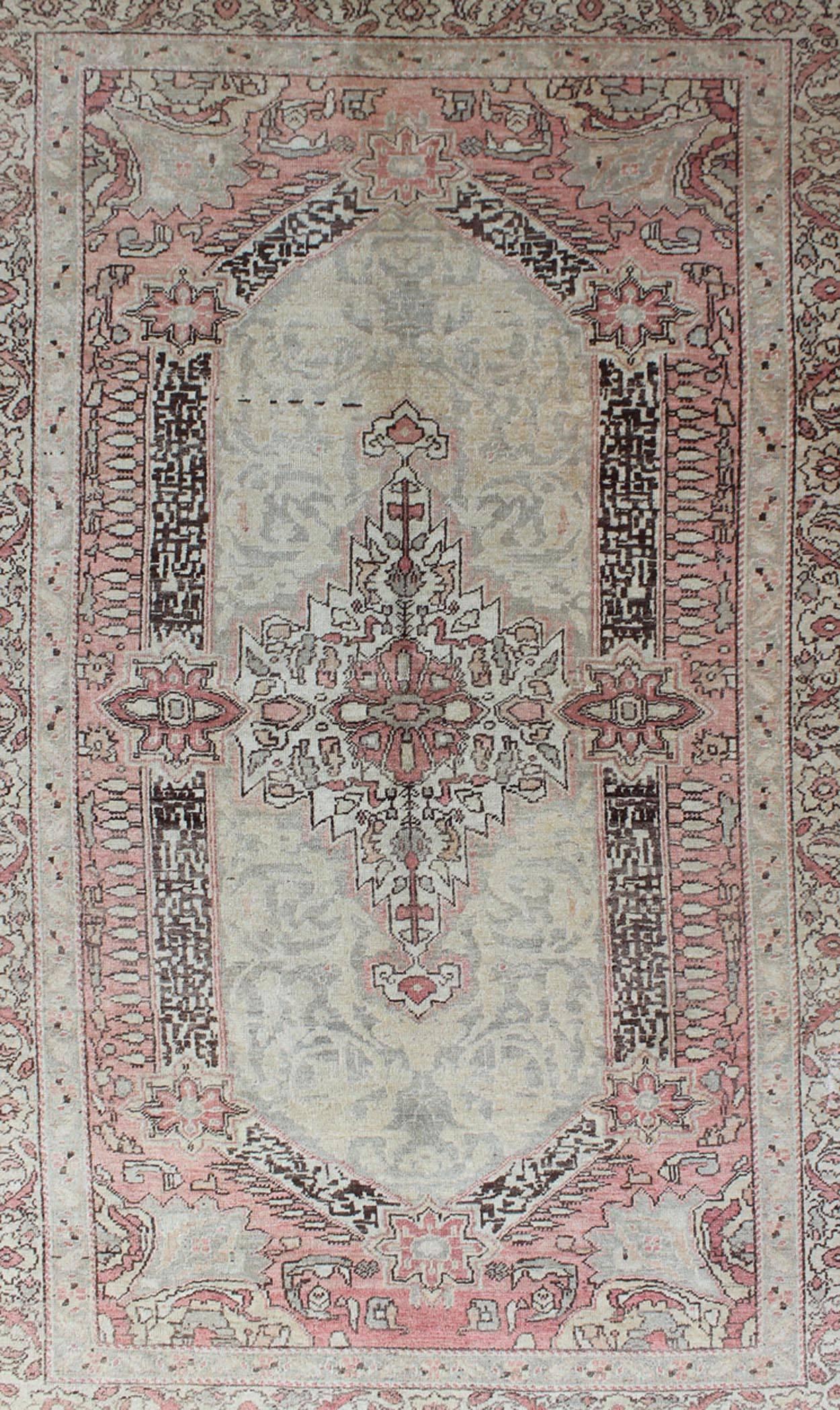 Oushak Early 20th Century Antique Turkish Sivas Rug with Delicate Pink Center Medallion For Sale