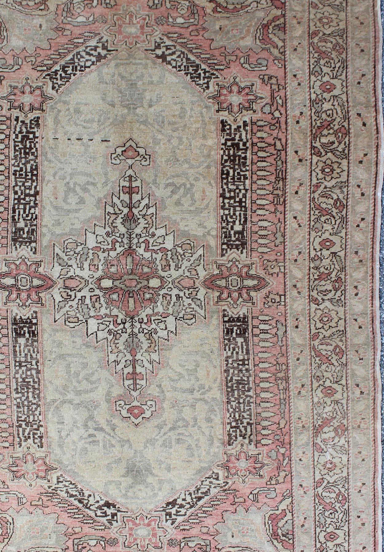 Hand-Knotted Early 20th Century Antique Turkish Sivas Rug with Delicate Pink Center Medallion For Sale