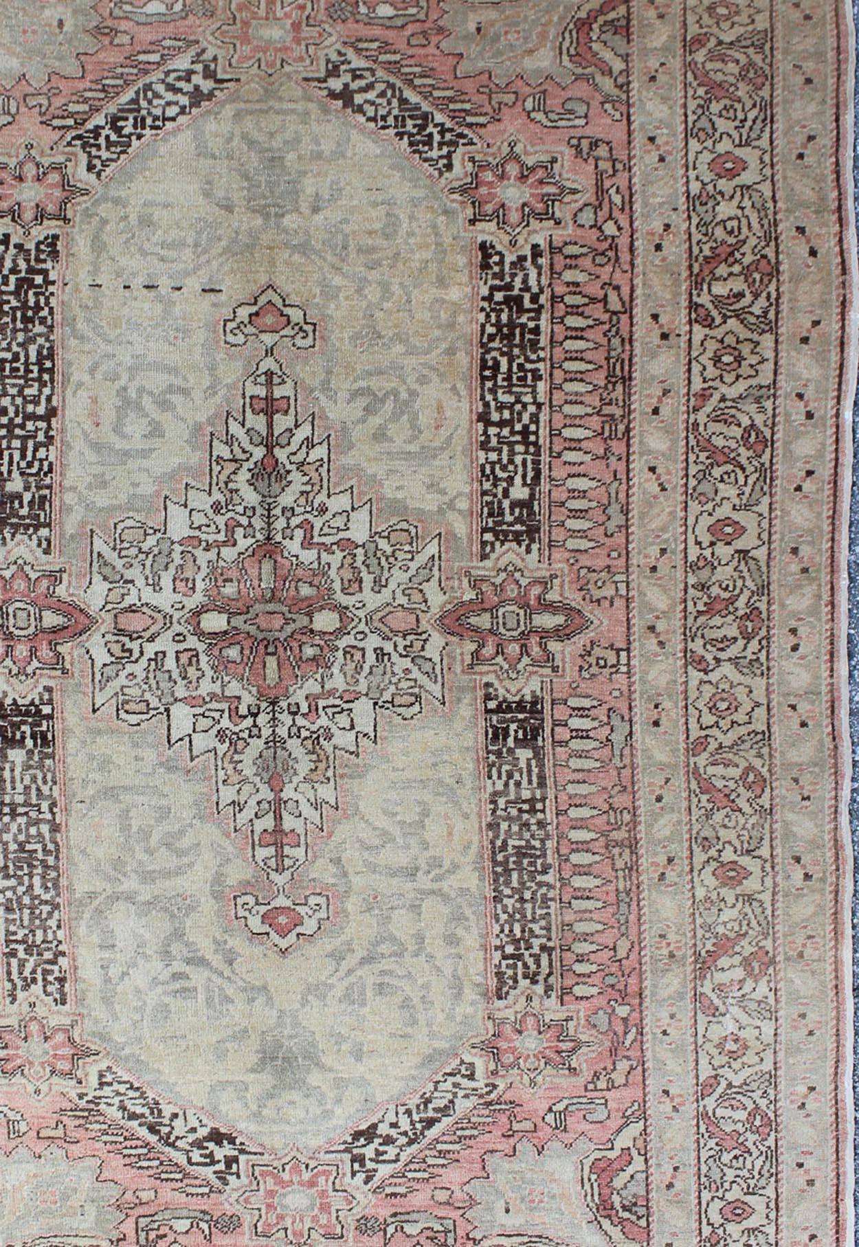 Early 20th Century Antique Turkish Sivas Rug with Delicate Pink Center Medallion In Excellent Condition For Sale In Atlanta, GA