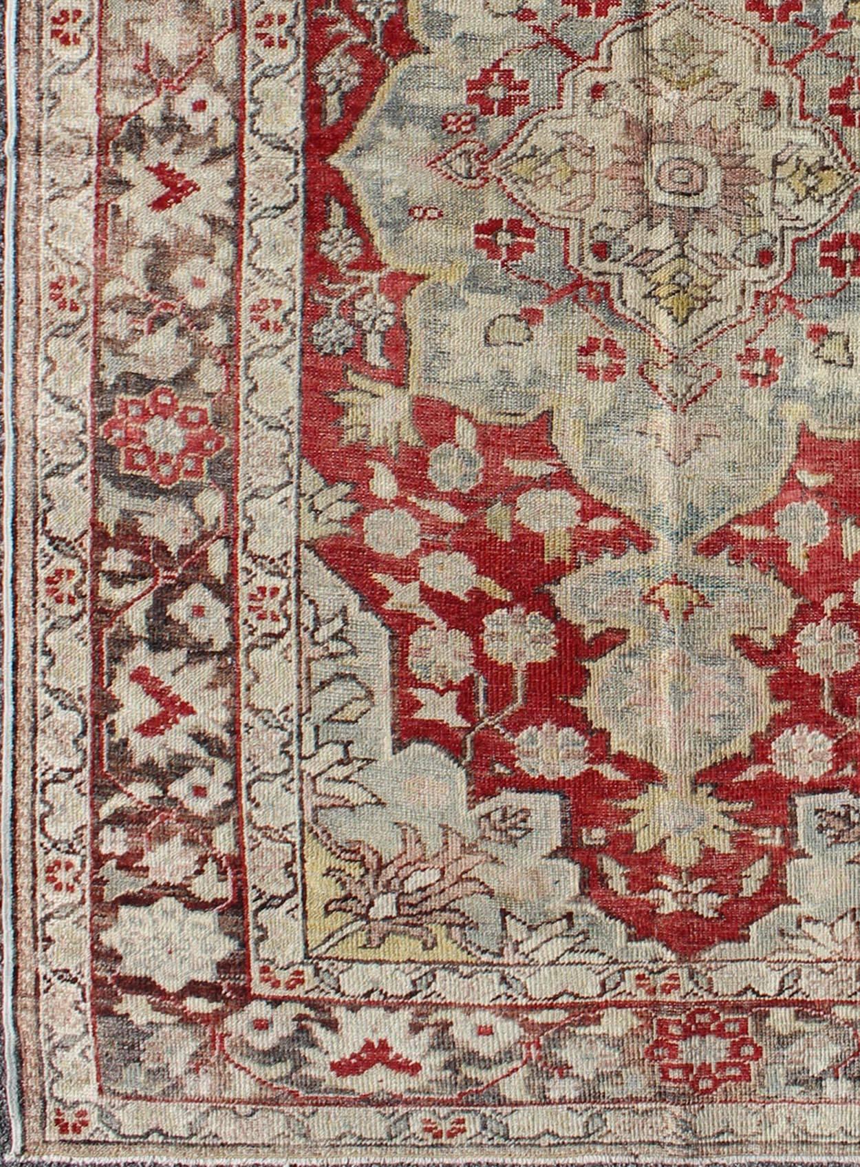 Vintage Hand Knotted Turkish Oushak Rug with Medallion Floral Design, Keivan Woven Arts / rug OSM-19, country of origin / type: Turkey / Oushak, circa mid-20th century

This vintage Turkish Oushak carpet (circa mid-20th century) features a central