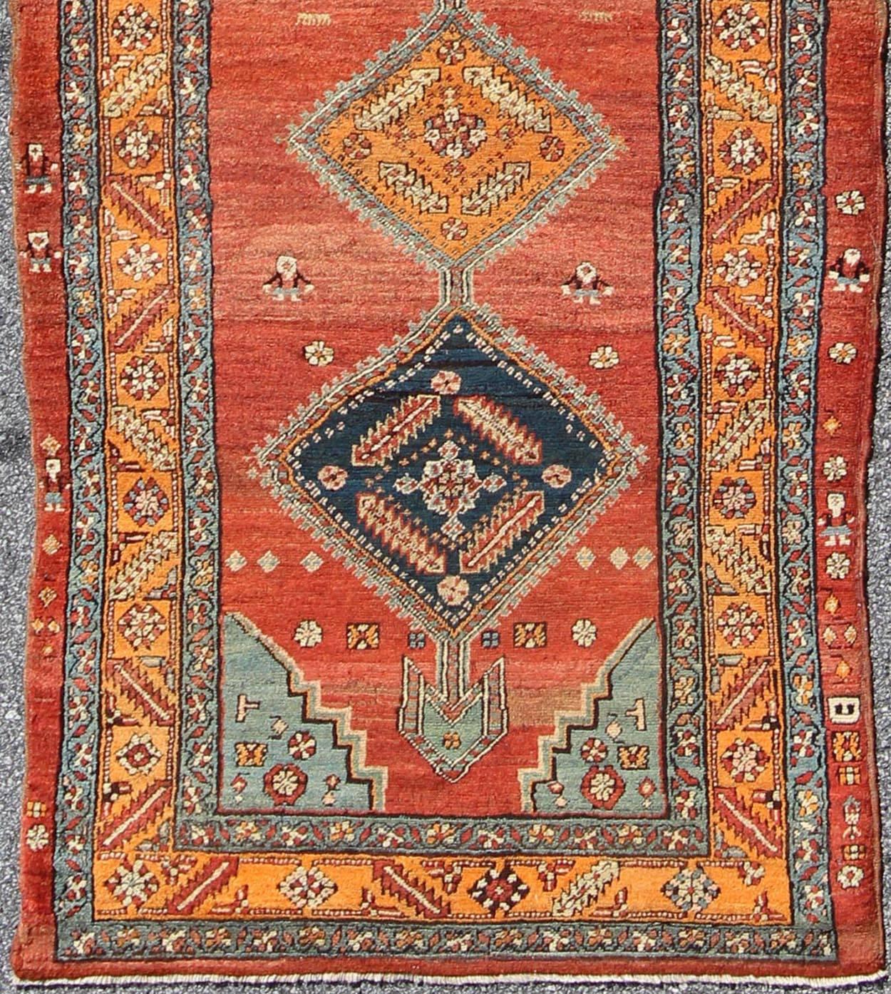 Late 19th century antique Persian Bakshaish rug with tribal medallions in red, l11-1107, country of origin / type: Iran / Bakshaish, circa 1890

Crafted in the Azarbijan district of northwest Persia, this superb antique rug (circa 1890) represents