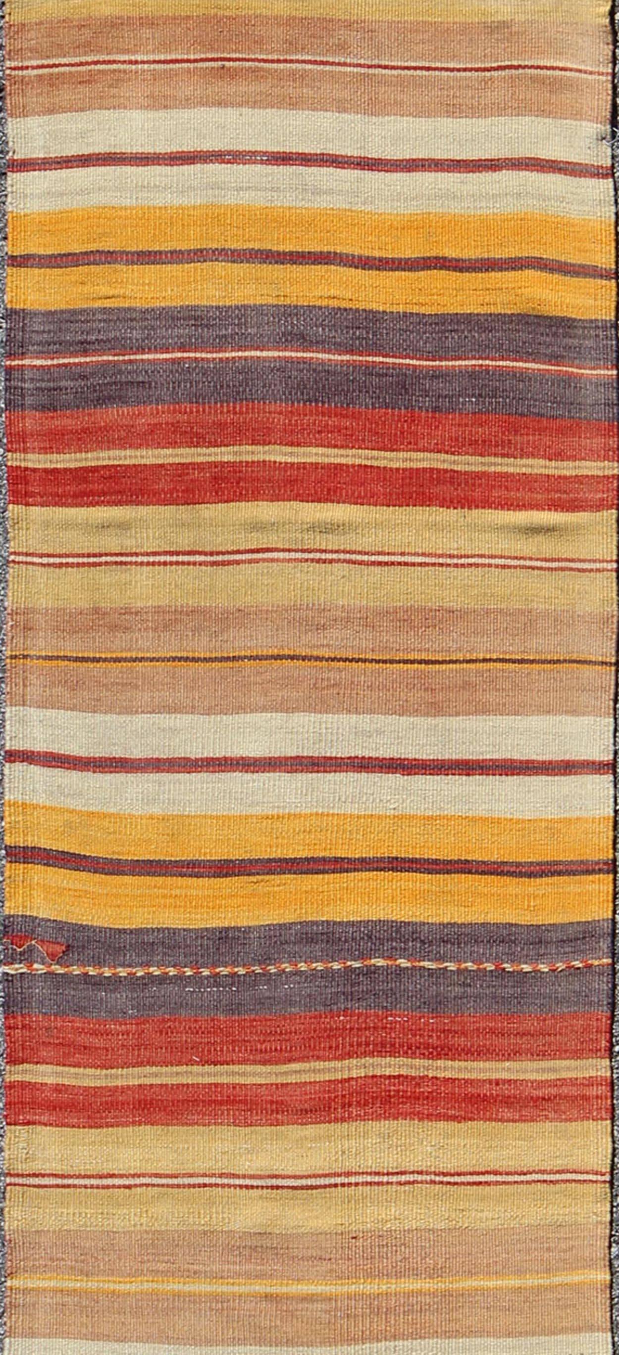 Alfombra Kilim Turca Vintage de Colores con Diseño de Rayas Horizontales Tejido a mano en venta