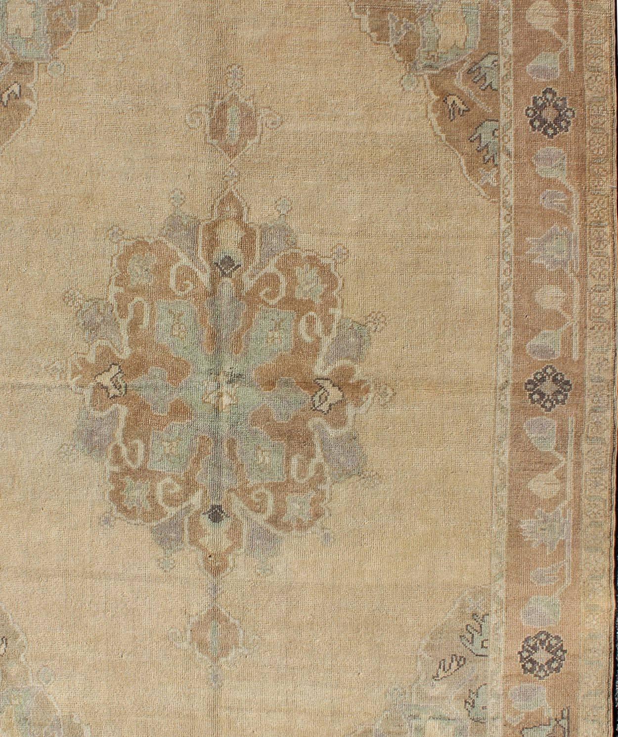 Turkish Oushak Vintage Rug with Floral Medallion in Beige an Seladon Green In Excellent Condition In Atlanta, GA