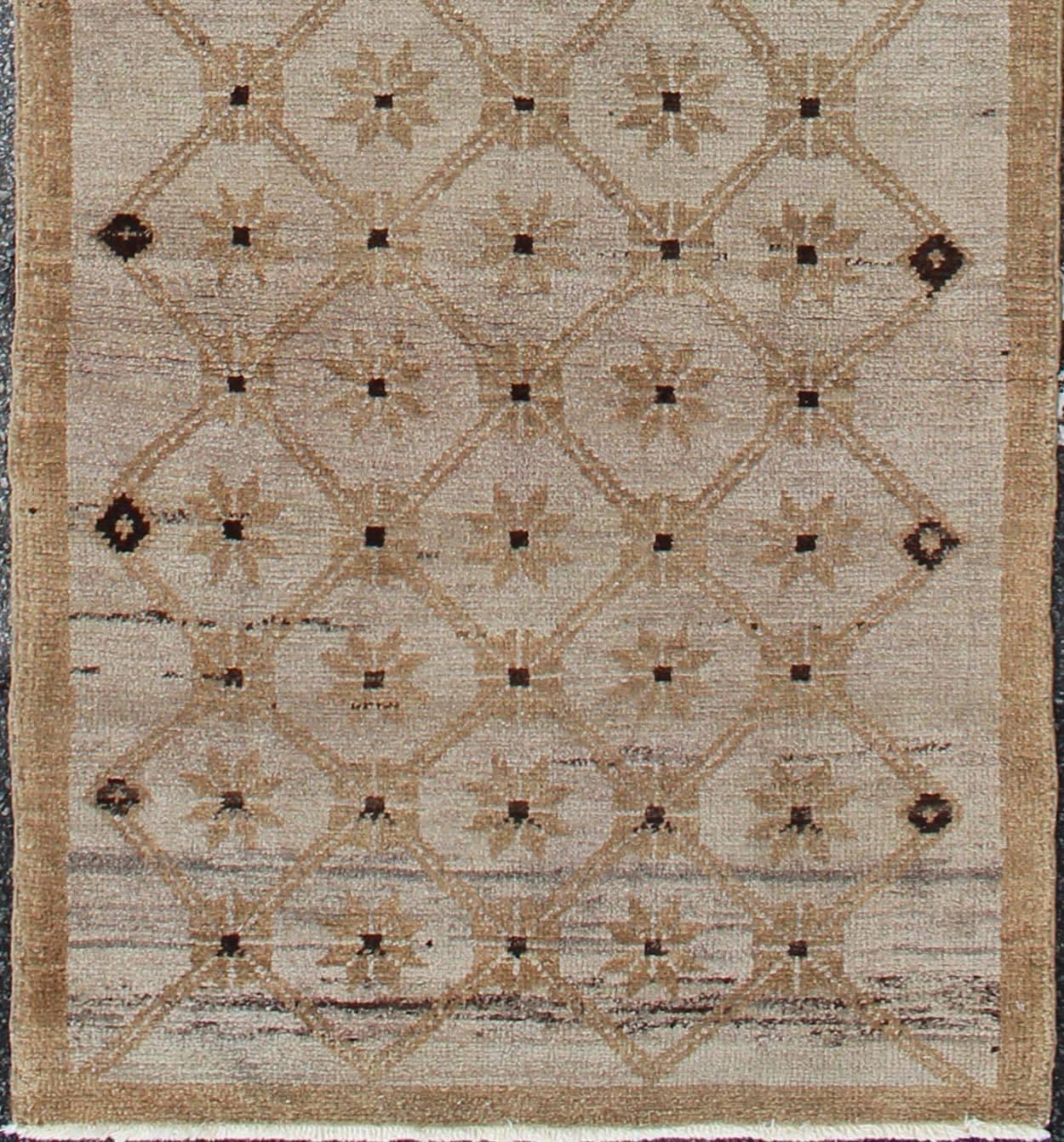  vintage unique runner with Latticework design in taupe, Khaki and light camel highlights tu-alg-477, country of origin / type: Turkey / Oushak, circa mid-20th century

This vintage Turkish runner (circa mid-20th century) features an all-over