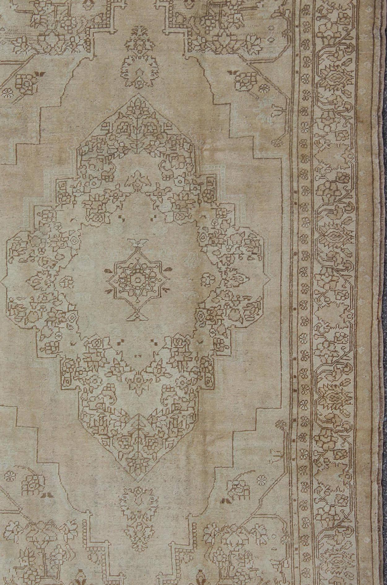 Vintage Turkish Oushak Rug in Light Colors, Sand, Taupe, Pale Green& Brown In Good Condition For Sale In Atlanta, GA