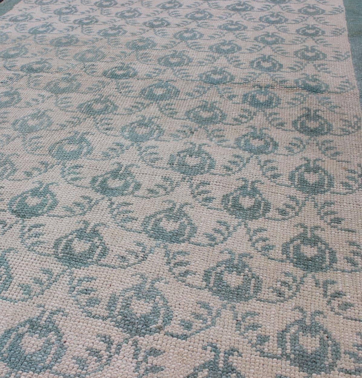 Tappeto turco vintage Oushak con disegno all-over in blu chiaro In condizioni ottime in vendita a Atlanta, GA