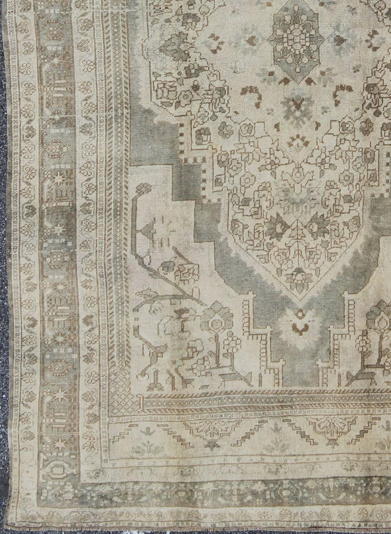 Vintage Turkish Oushak rug with floral medallion design in ivory and gray, rug mte-95184, country of origin / type: Turkey / Oushak, circa mid-20th century

This vintage Turkish Oushak carpet (circa mid-20th century) features a floral central