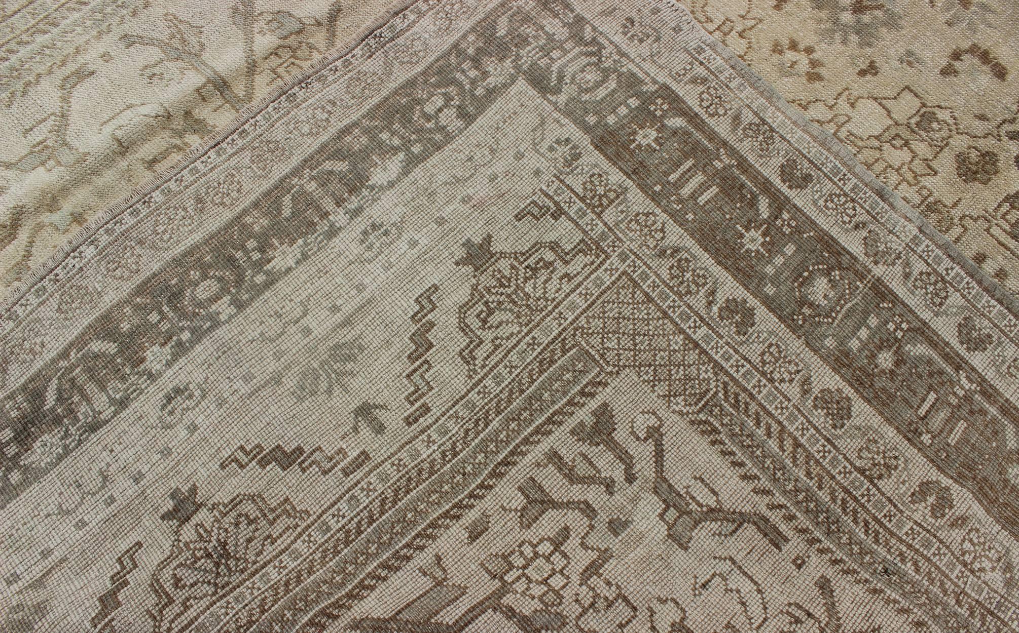 Vintage Turkish Oushak Rug with Floral Medallion Design in Ivory and Gray For Sale 1