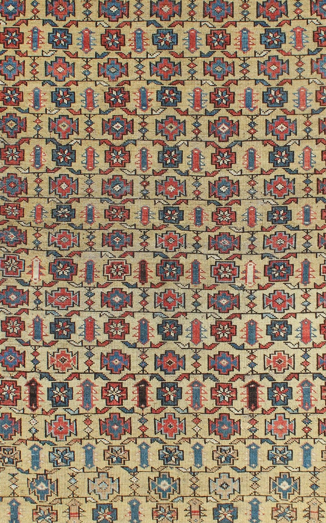 Kazakh Tapis Kuba ancien avec motif géométrique sur toute sa surface en multicolore et jaune en vente