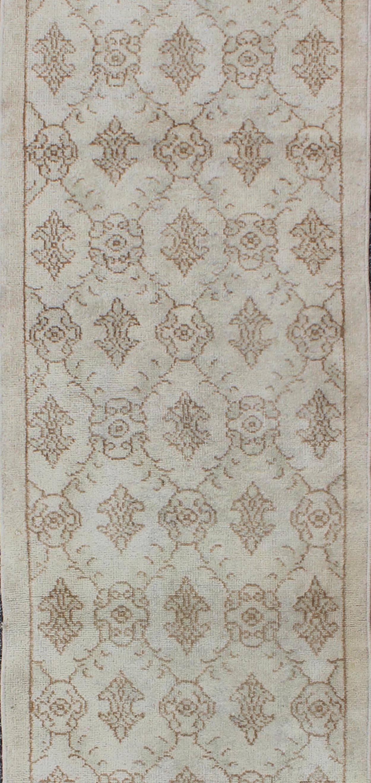 Vintage Turkish Oushak Runner with Light Brown All-Over Latticework Design In Good Condition For Sale In Atlanta, GA