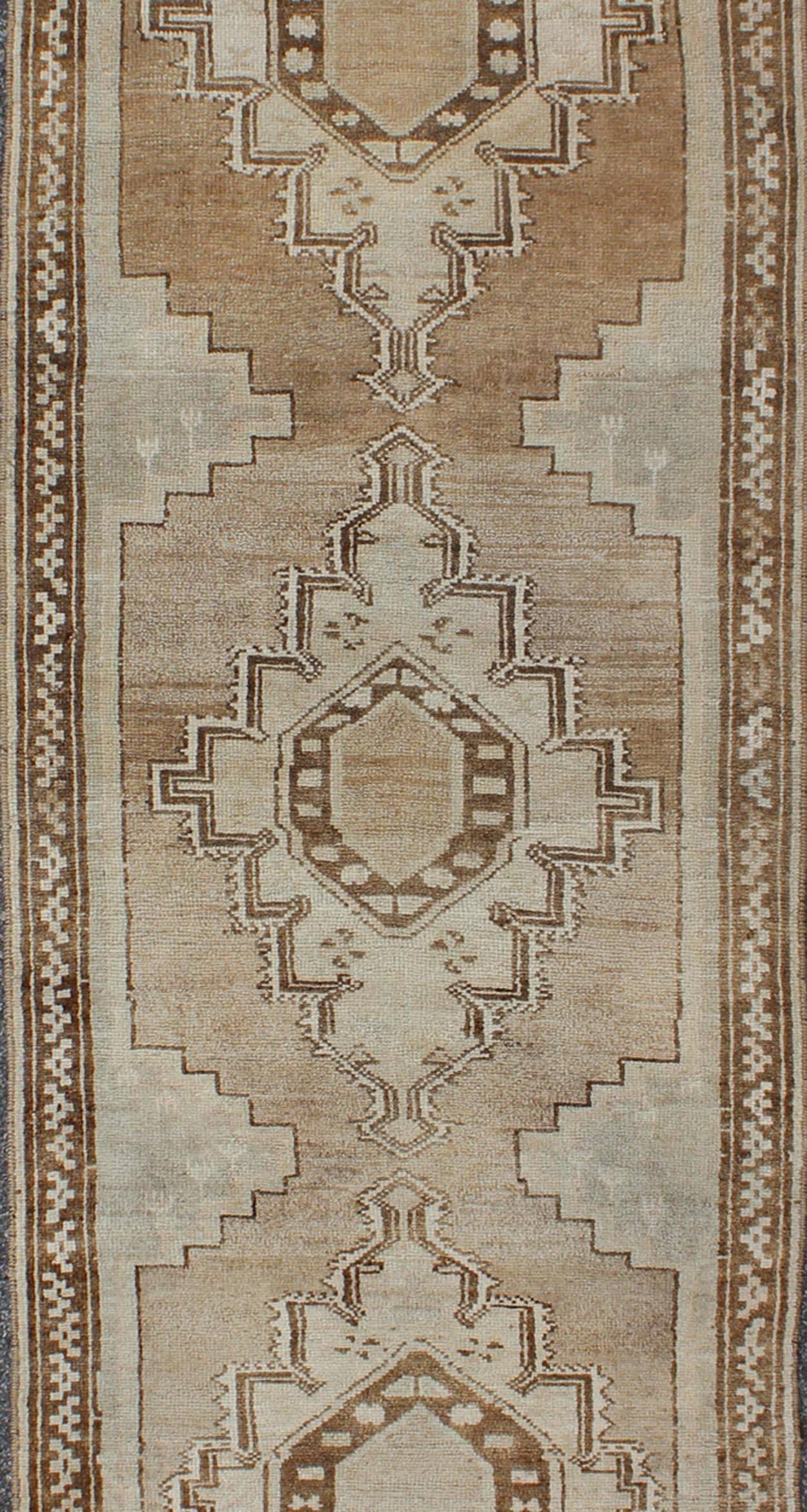 Taupe, Ivory & Brown Vintage Turkish Oushak Rug with Three Vertical Medallions In Excellent Condition For Sale In Atlanta, GA