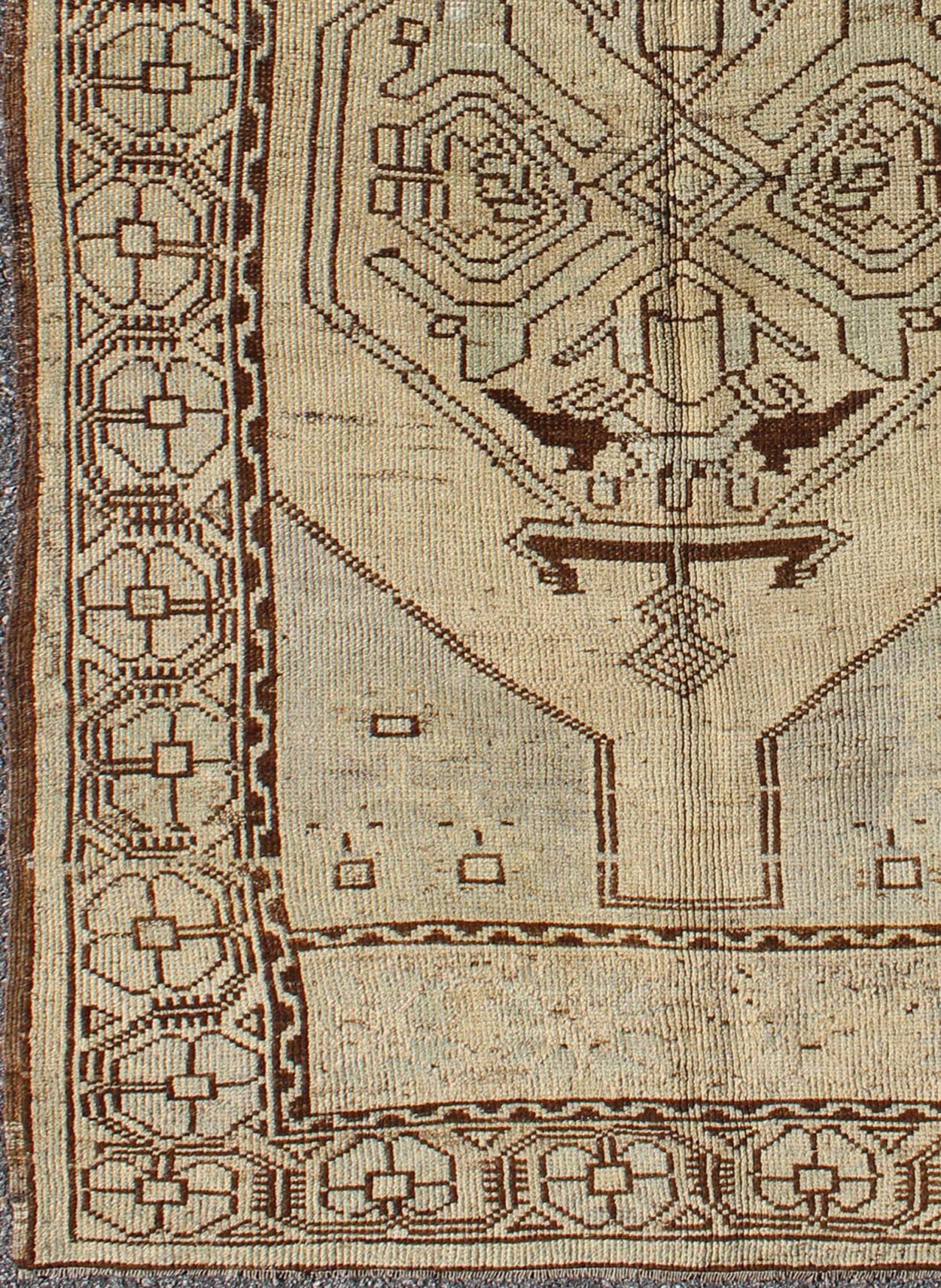 Geometric Tribal Vintage Turkish Oushak Rug in Brown, Cream, Light Blue and Tan. Keivan Woven Arts / rug TU-MTU-95055, country of origin / type: Turkey / Oushak, circa mid-20th century

This vintage Turkish Oushak rug (circa mid-20th century)