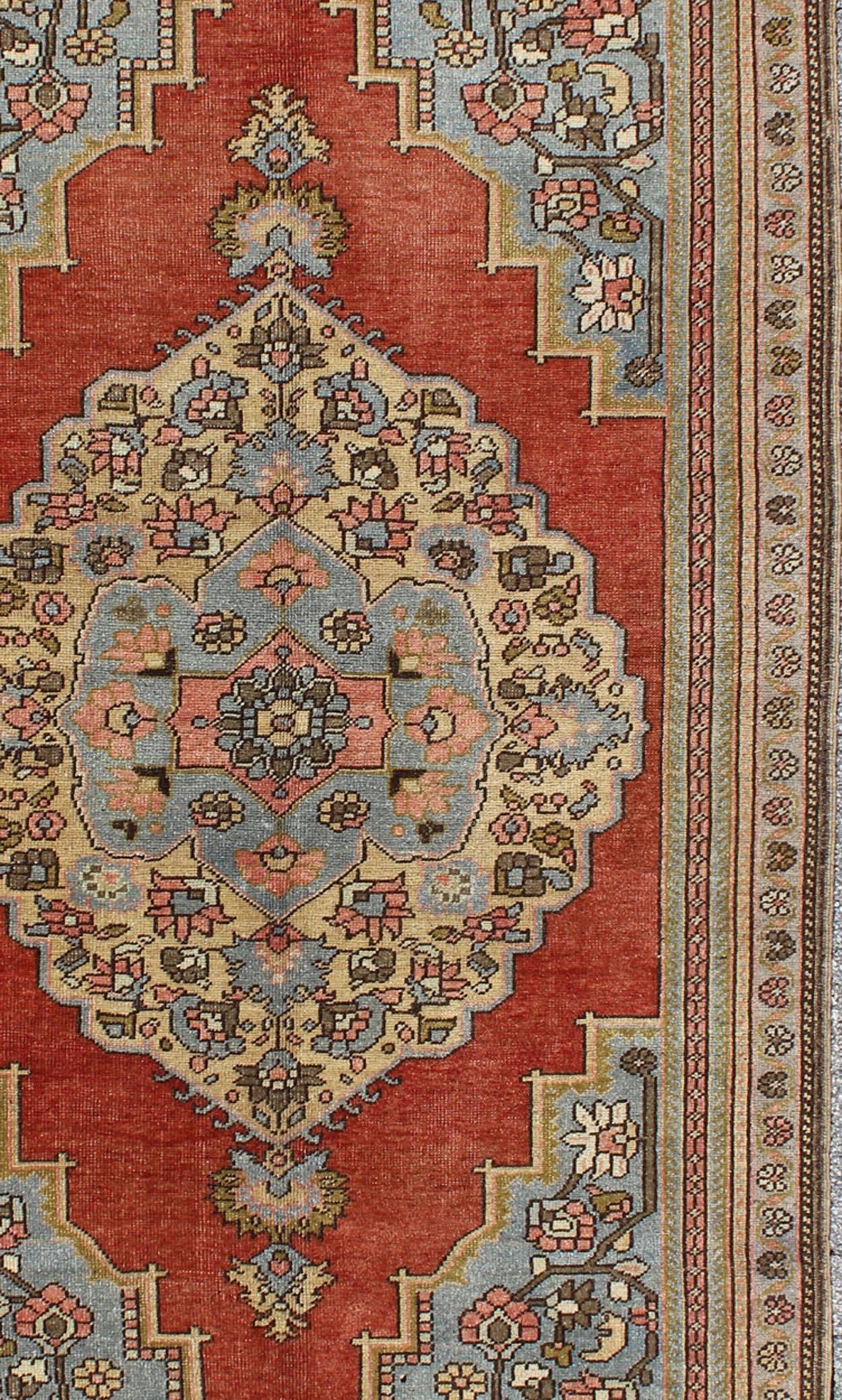 Floral Mid-Century Vintage Turkish Oushak Rug with Medallion in Red, Blue, Cream In Excellent Condition For Sale In Atlanta, GA