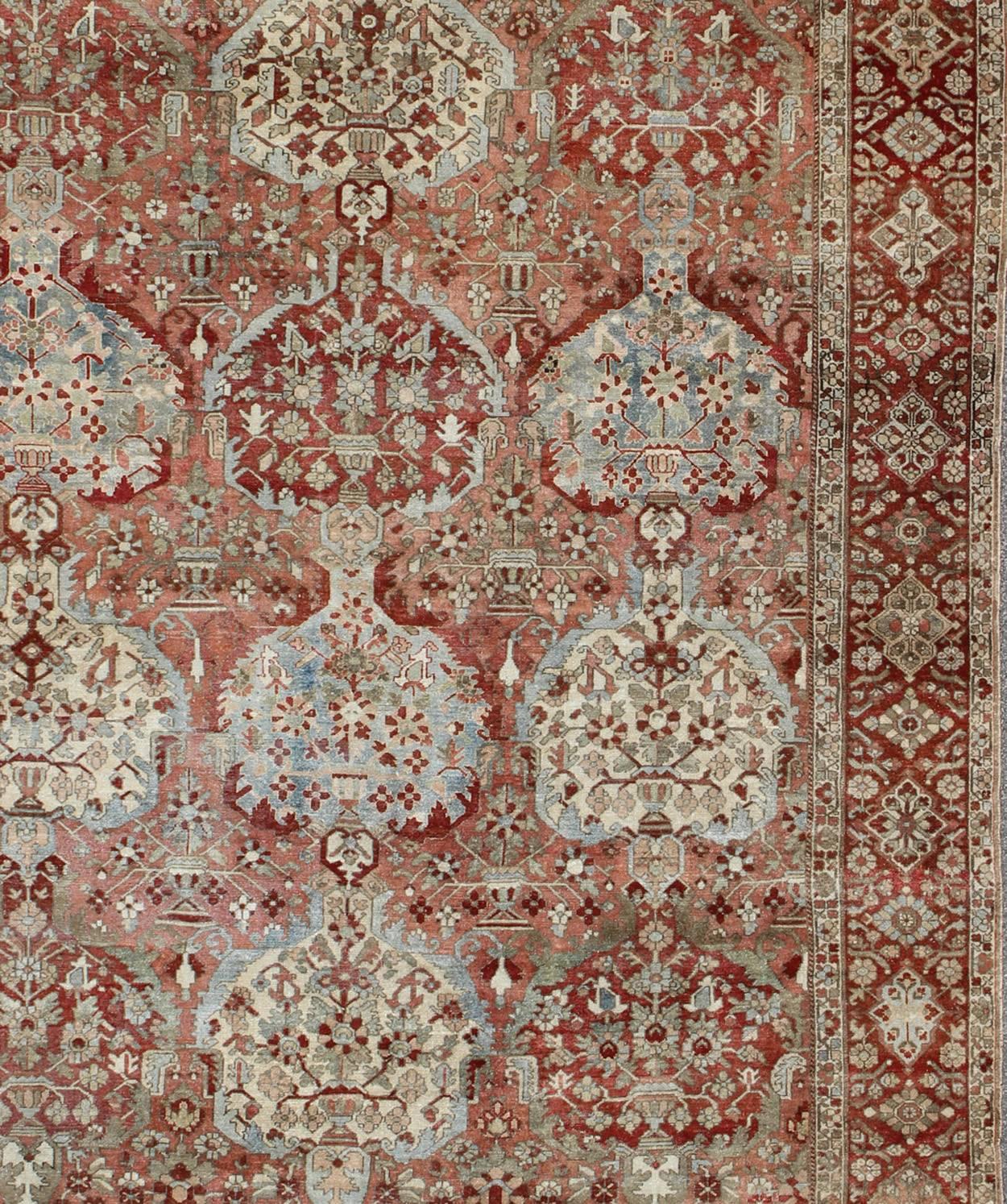 Antiker großer persischer Bachtiari-Teppich mit abgestuften subgeometrischen Medaillons (Persisch) im Angebot