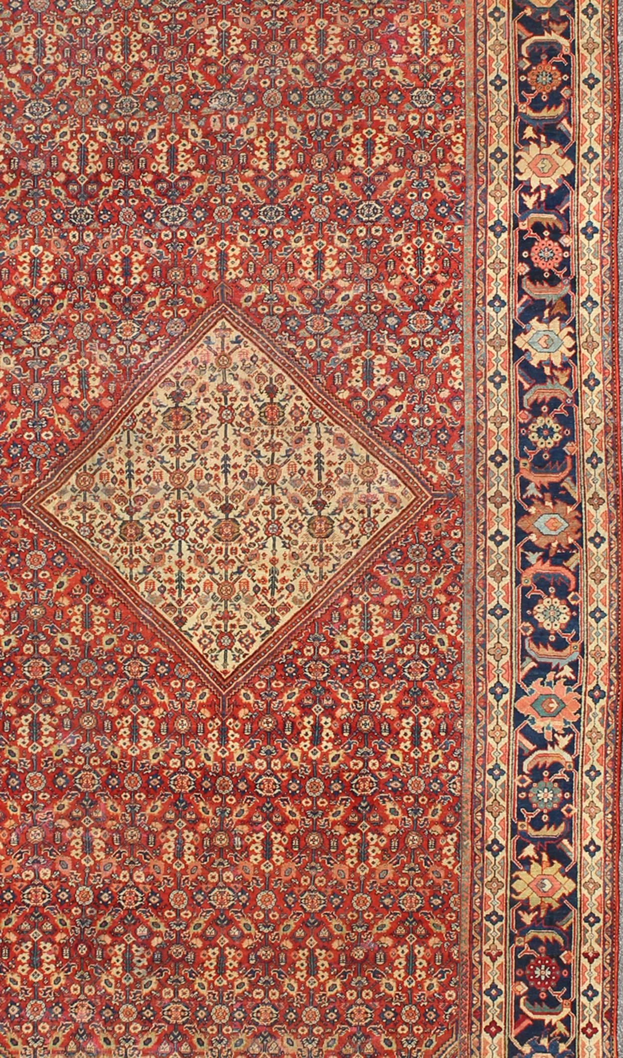 Antique Persian Sultanabad Large Gallery Rug with Sub-Geometric Motifs In Good Condition For Sale In Atlanta, GA