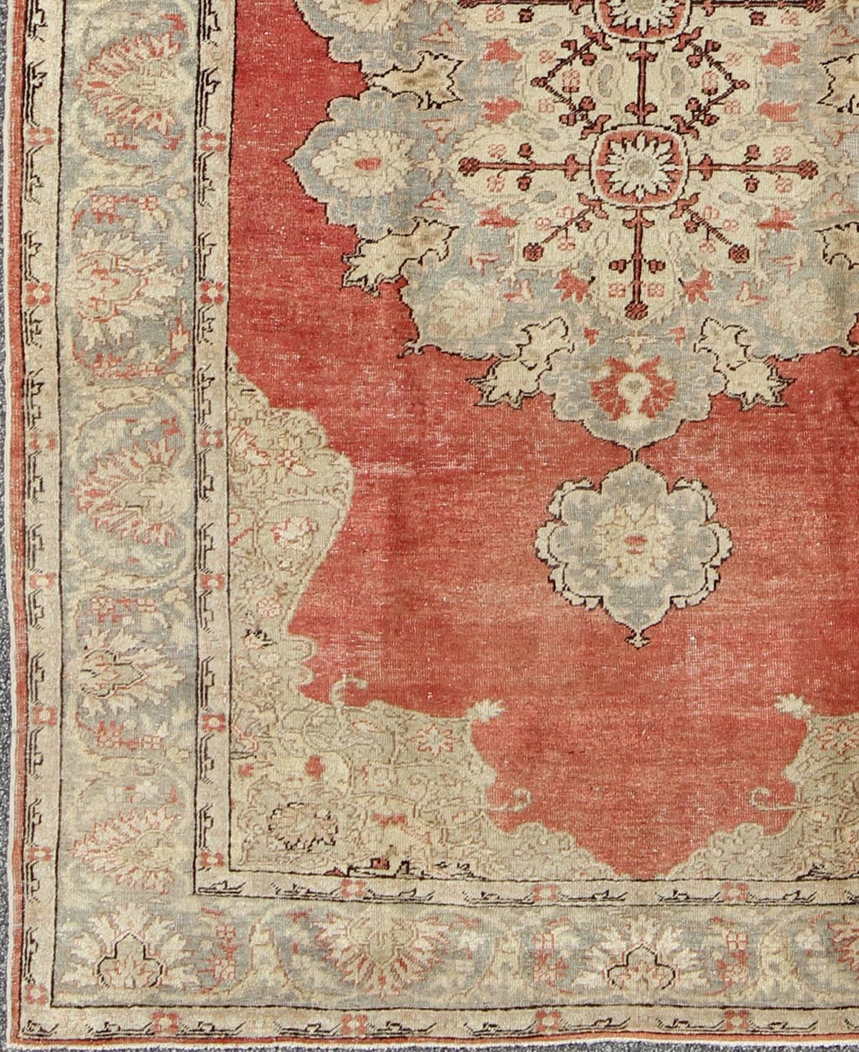 Classic Antique Sivas Rug Turkish in Medallion Design With Coral Red Field & Light Green     

Sub-Geometric Medallion Turkish Sivas antique rug with faded coral red field, rug el-15351, country of origin / type: Turkey / Oushak, circa