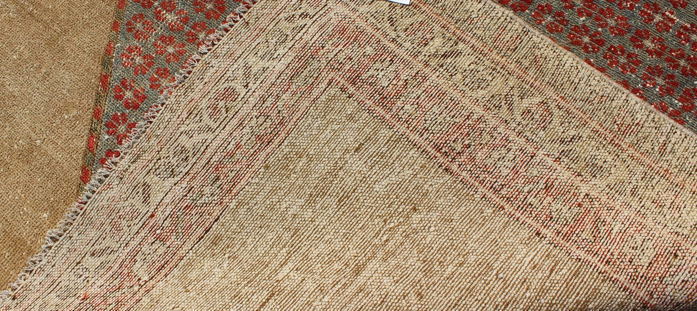 Early 20th Century Diamond Medallion Antique Serab Persian Rug with Floral Borders For Sale