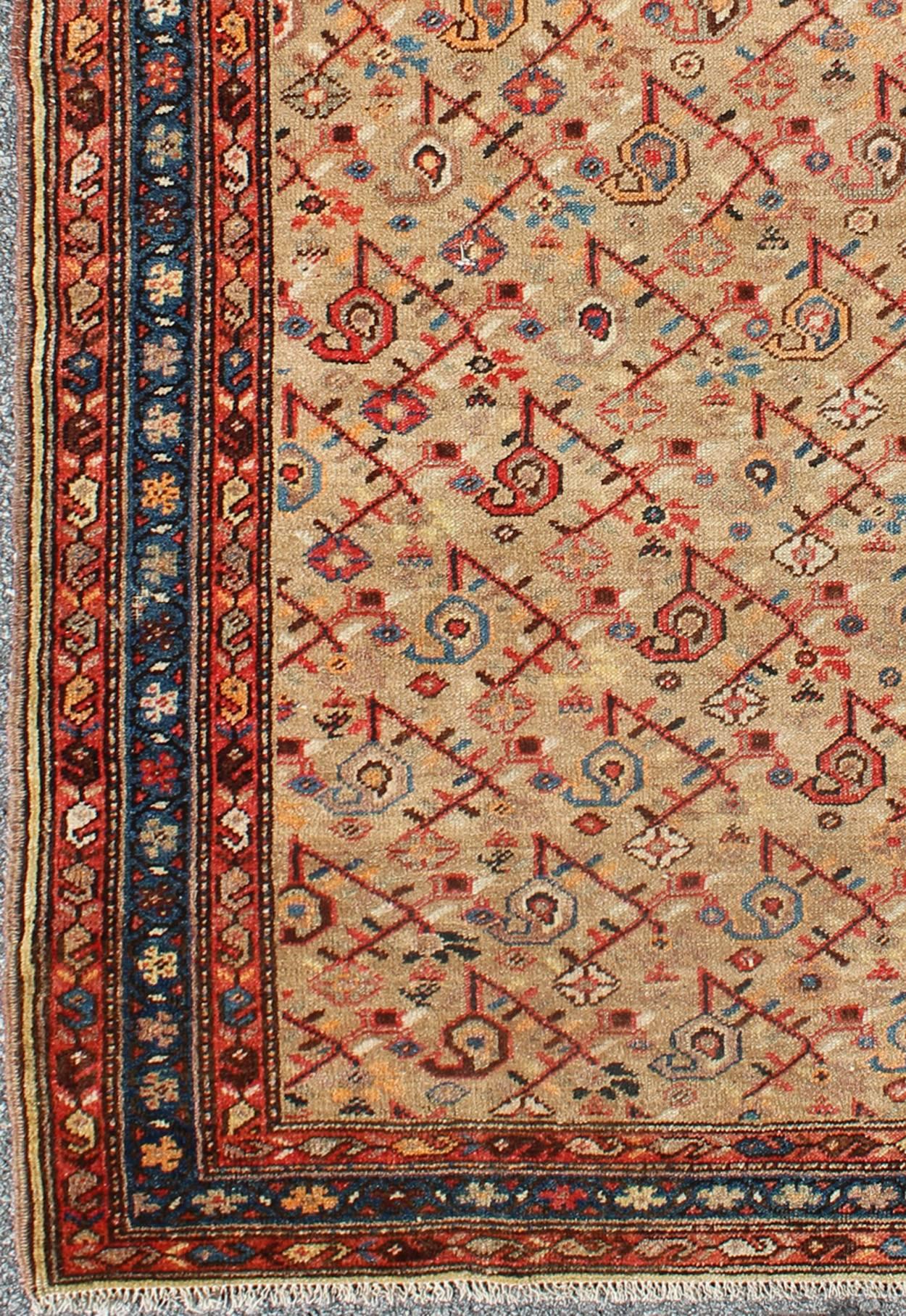 Antique N.W. Persian Malayer Rug with free-flowing all-over pattern, sand field, rug ema-7504, country of origin / type: Iran / Malayer, circa 1900.

This early 20th century antique Northwest Persian runner features a sand-colored field flanked by