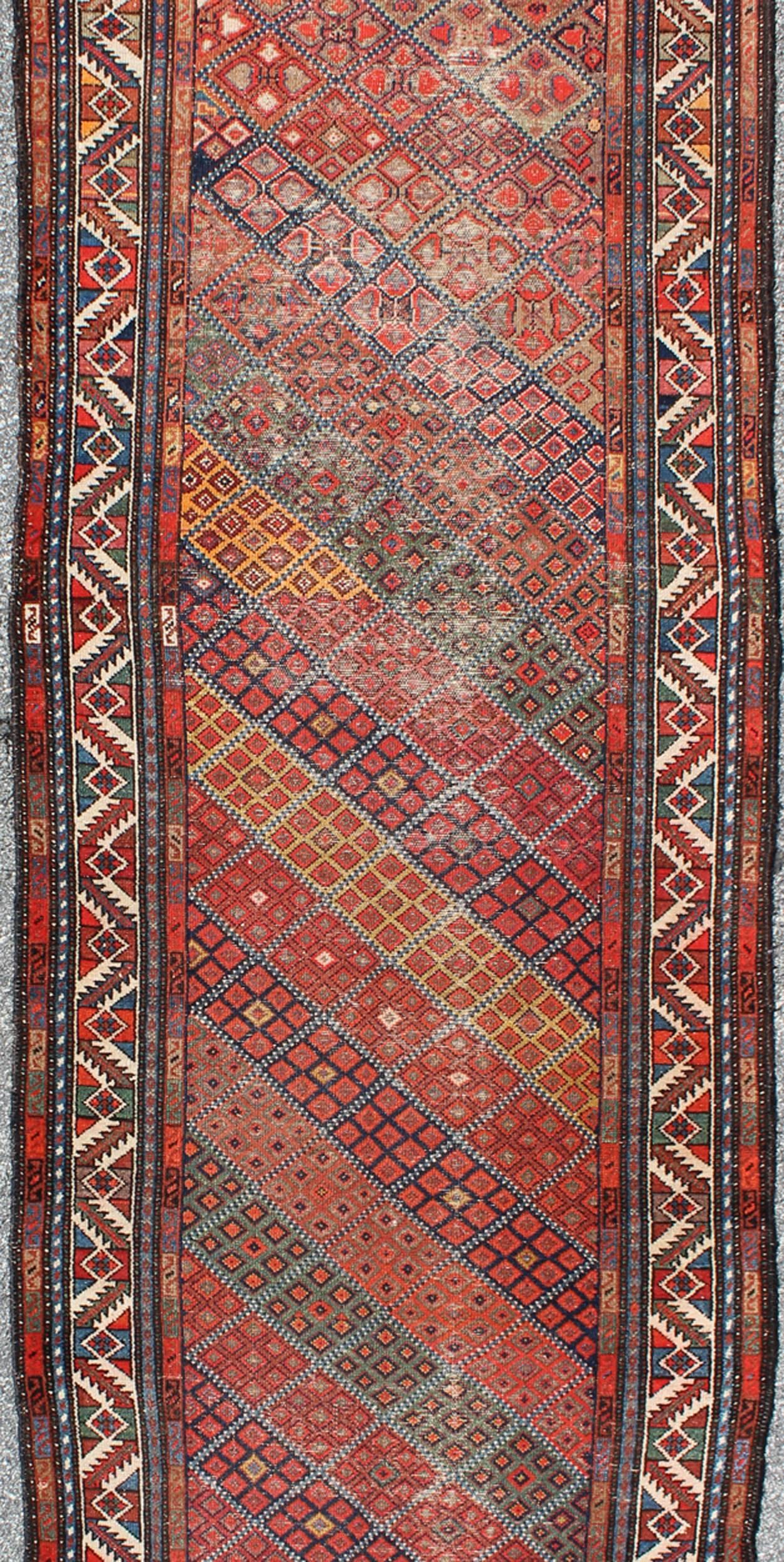 Antiker persischer Malayer-Läufer mit diagonalem Diamantdesign, Sub-Geometrisches Design (Persisch) im Angebot