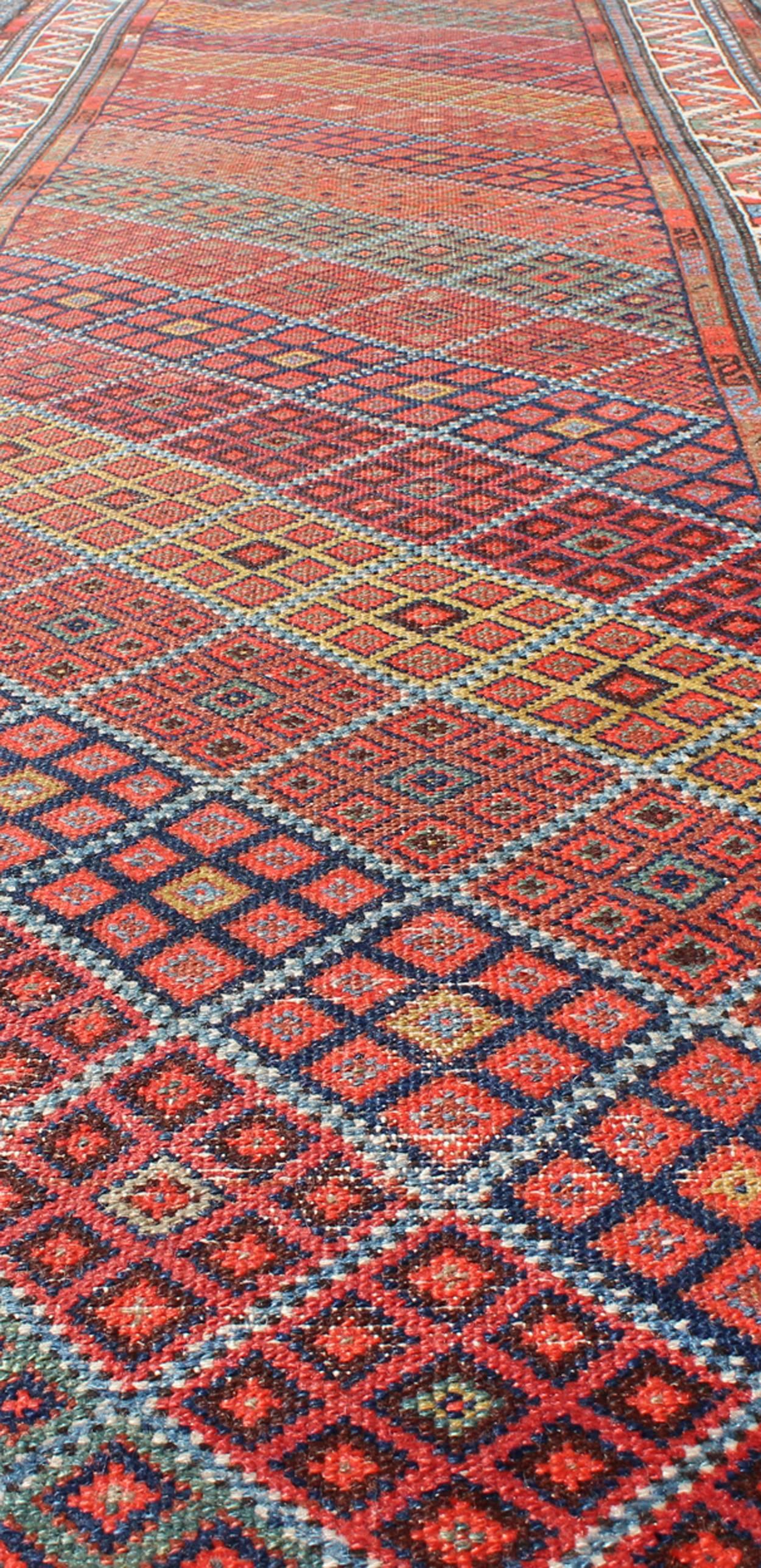 Antiker persischer Malayer-Läufer mit diagonalem Diamantdesign, Sub-Geometrisches Design im Zustand „Hervorragend“ im Angebot in Atlanta, GA