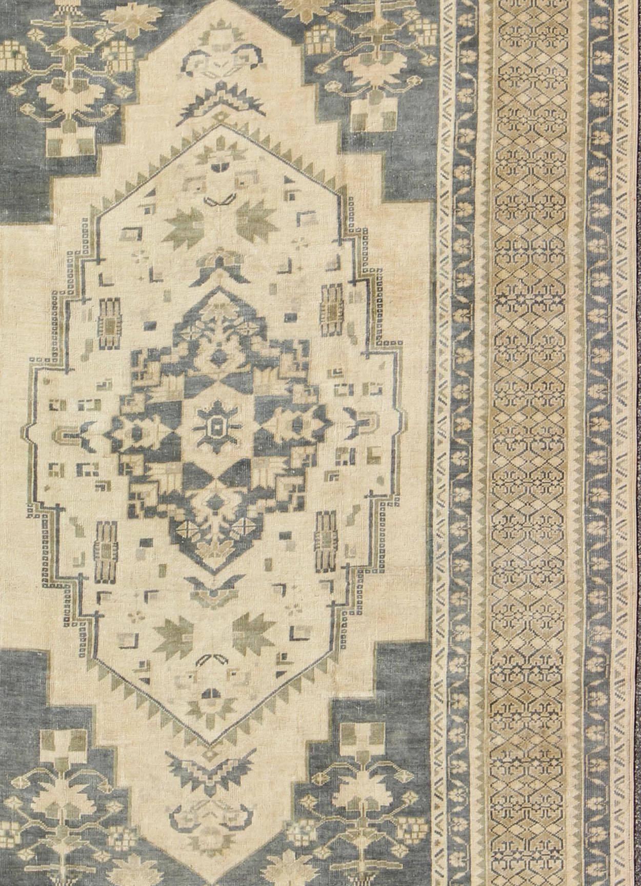 Blue Gray and Cream Mid-20th Century Turkish Oushak Rug with Medallion, Cornices In Excellent Condition In Atlanta, GA