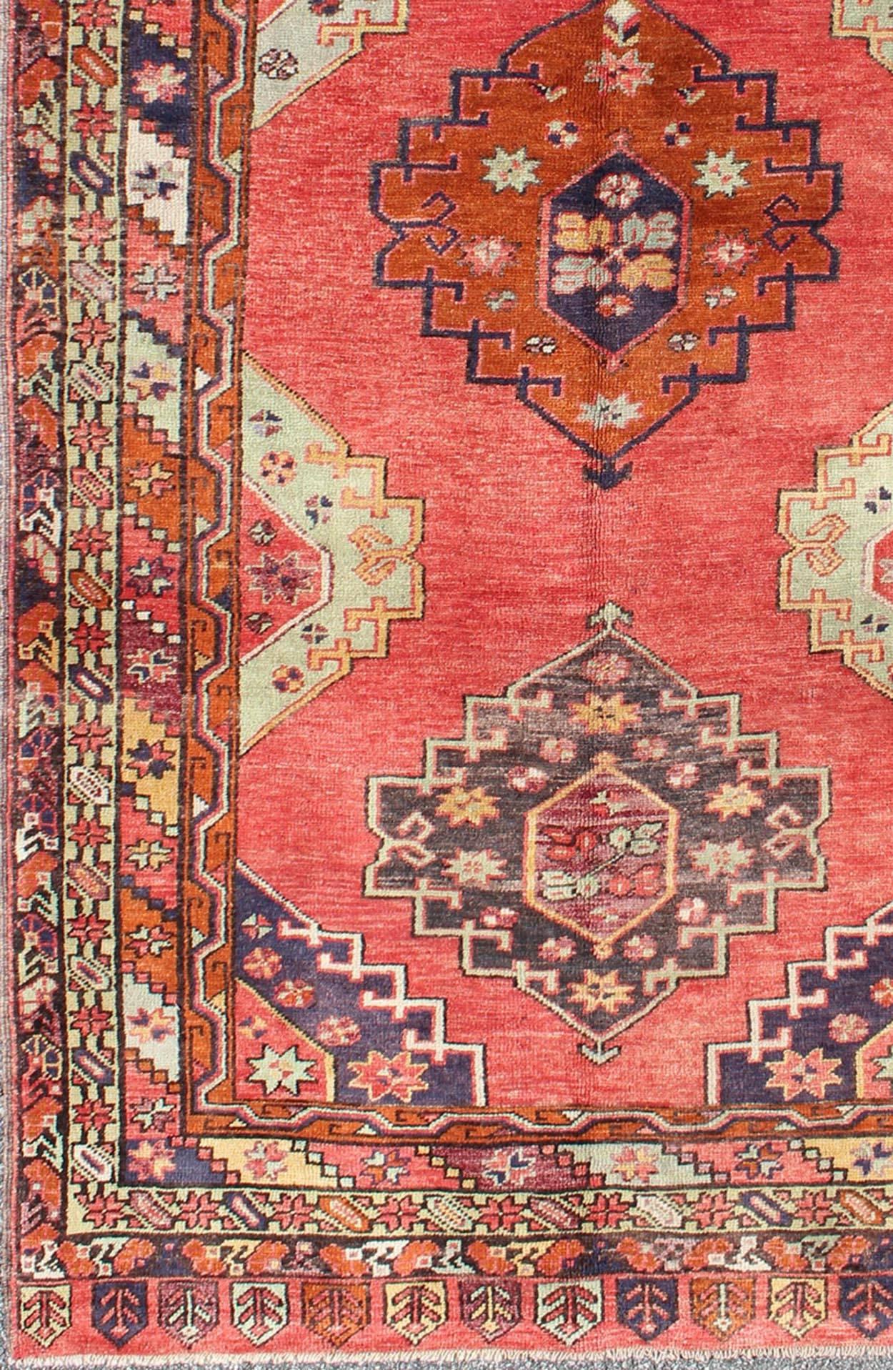 Red field vintage Turkish Oushak rug with vertical geometric medallions, rug en-140057, country of origin / type: Turkey / Oushak, circa 1940

This vintage Turkish Oushak gallery rug (circa mid-20th century) features a unique blend of colors and
