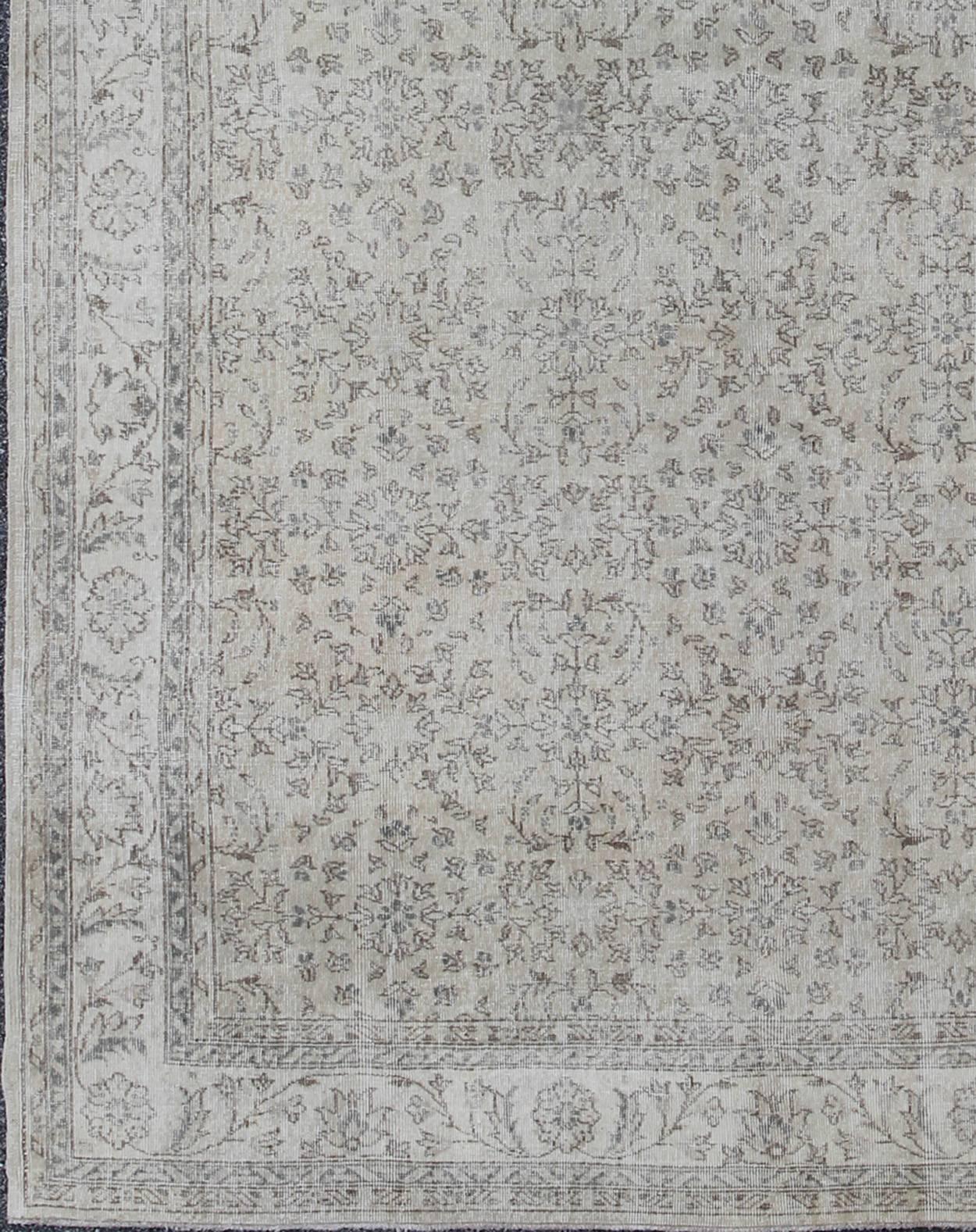 Muted Oushak Turkish Vintage Rug with Beautiful, Intricate Floral Design, rug en-140556, country of origin / type: Turkey / Oushak, circa 1940

The design of this beautiful vintage Oushak rug from mid-20th century Turkey is enhanced by its lustrous