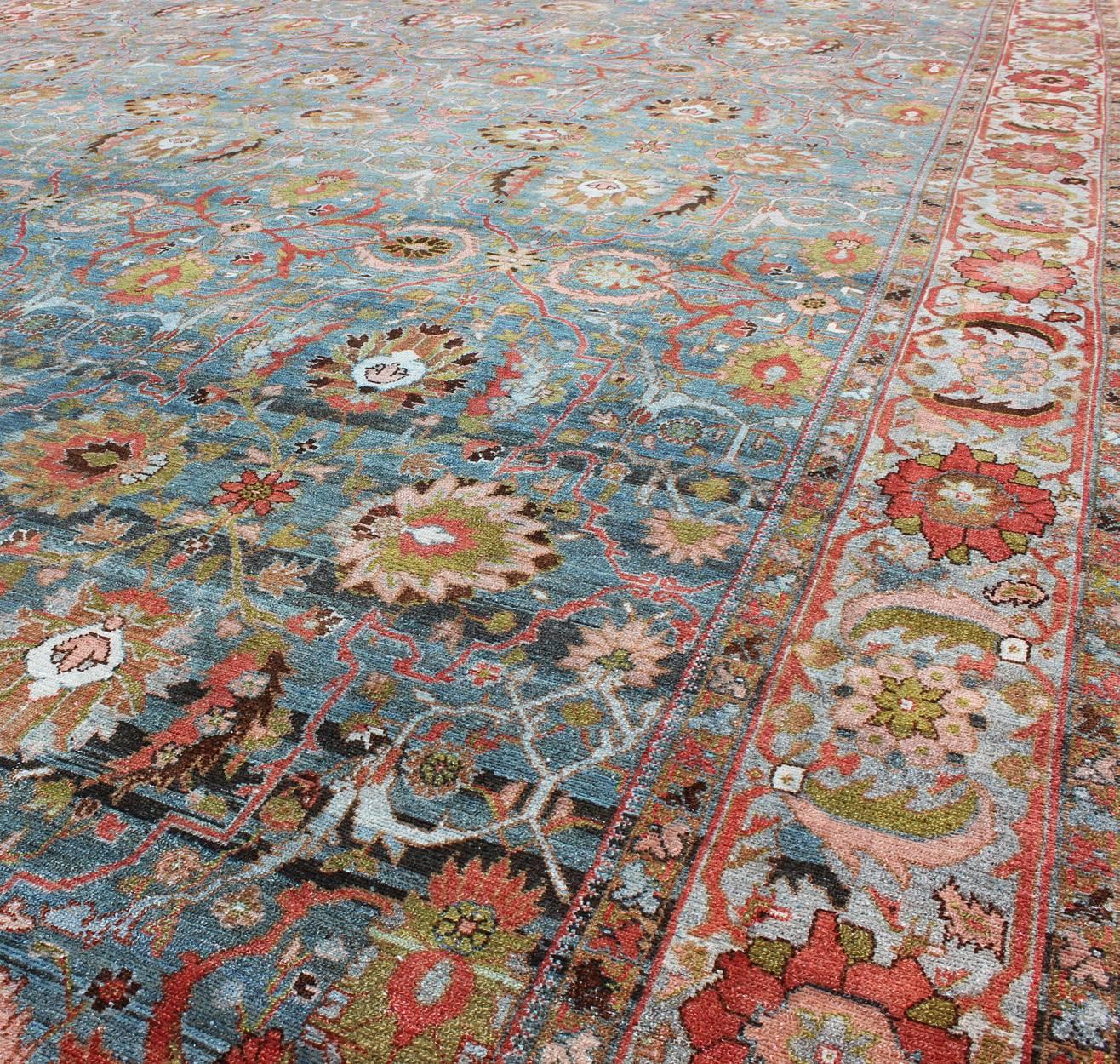 Ancien tapis persan Malayer à fond bleu avec motif sous-géométrique coloré en vente 2