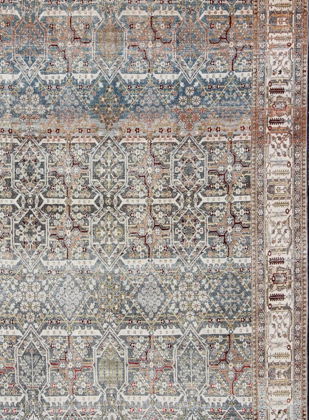 Noué à la main Tapis persan ancien Joshegan à fond bleu avec motif sous-géométrique sur toute sa surface en vente