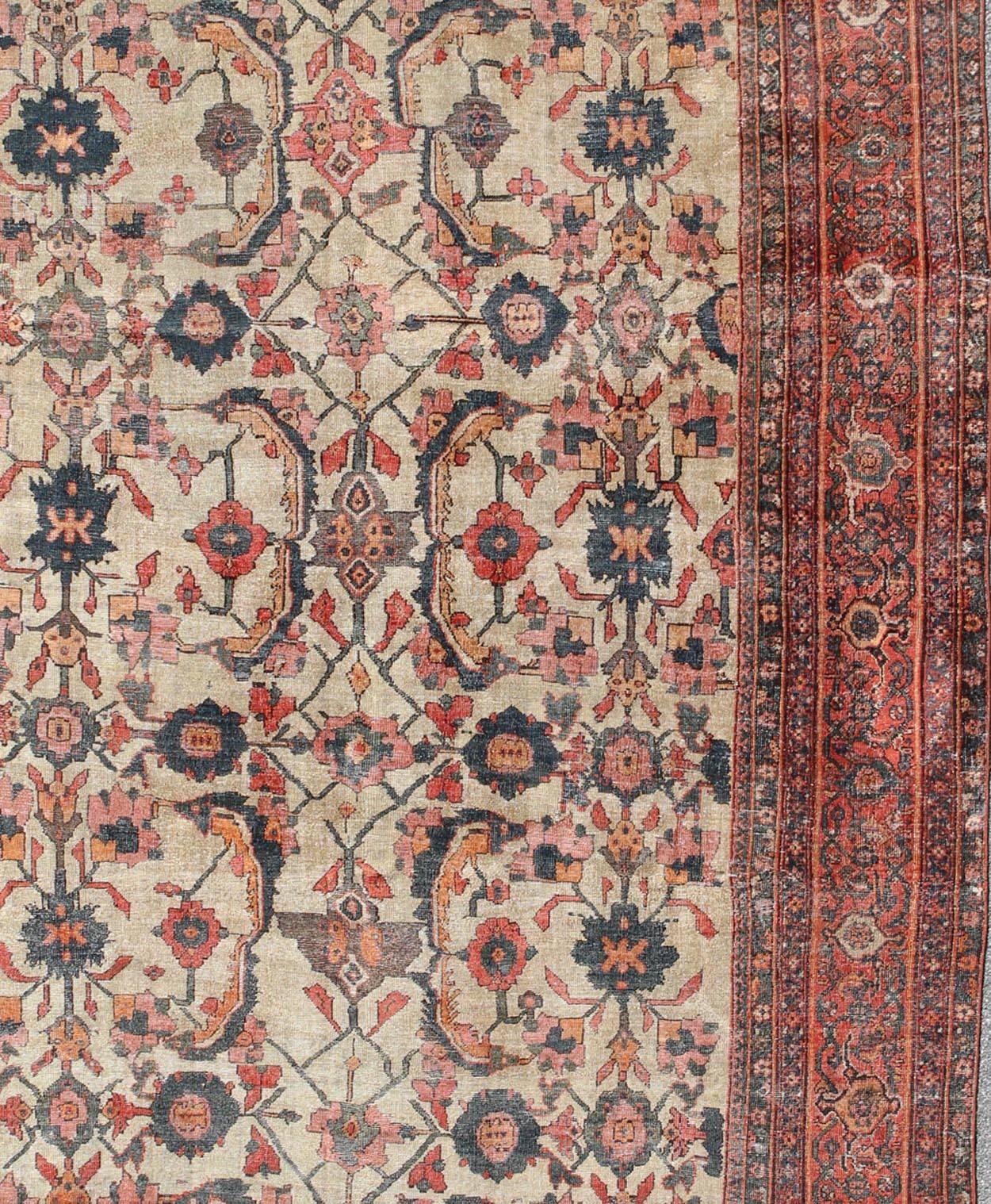 Persischer Sultanabad-Teppich des 19. Jahrhunderts mit All-Over-Muster auf elfenbeinfarbenem Hintergrund im Zustand „Gut“ im Angebot in Atlanta, GA