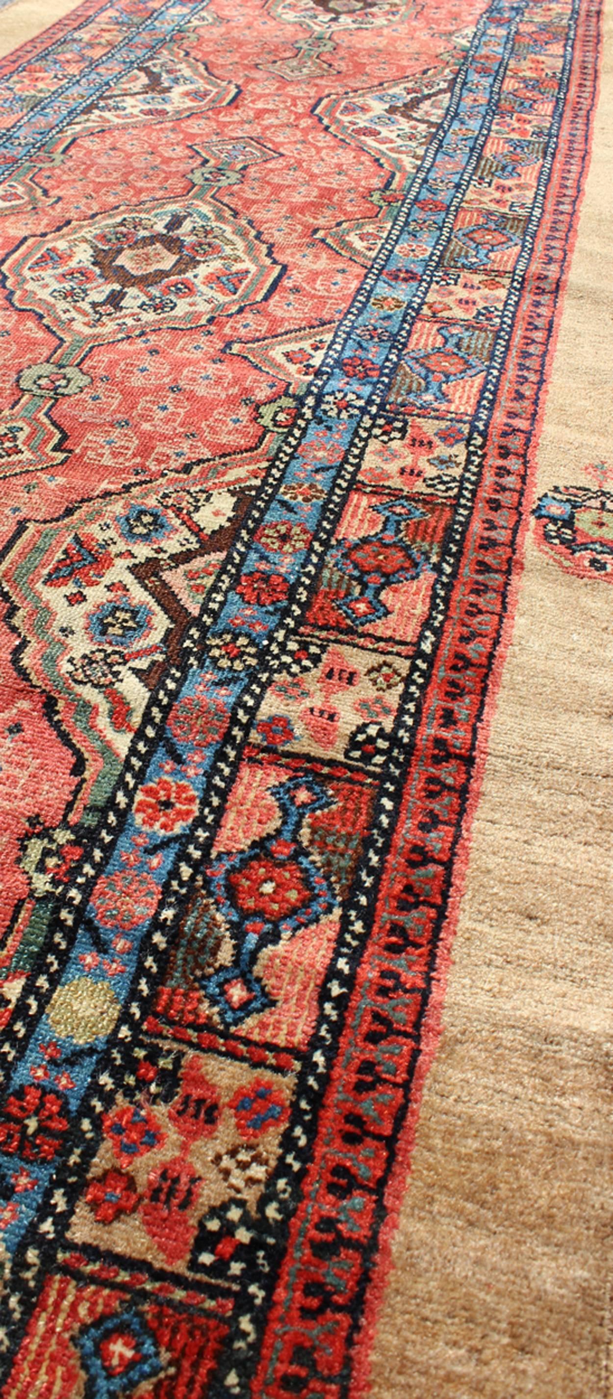 Antique Persian Serab Runner with Vertical Sub-Geometric Medallions In Excellent Condition In Atlanta, GA