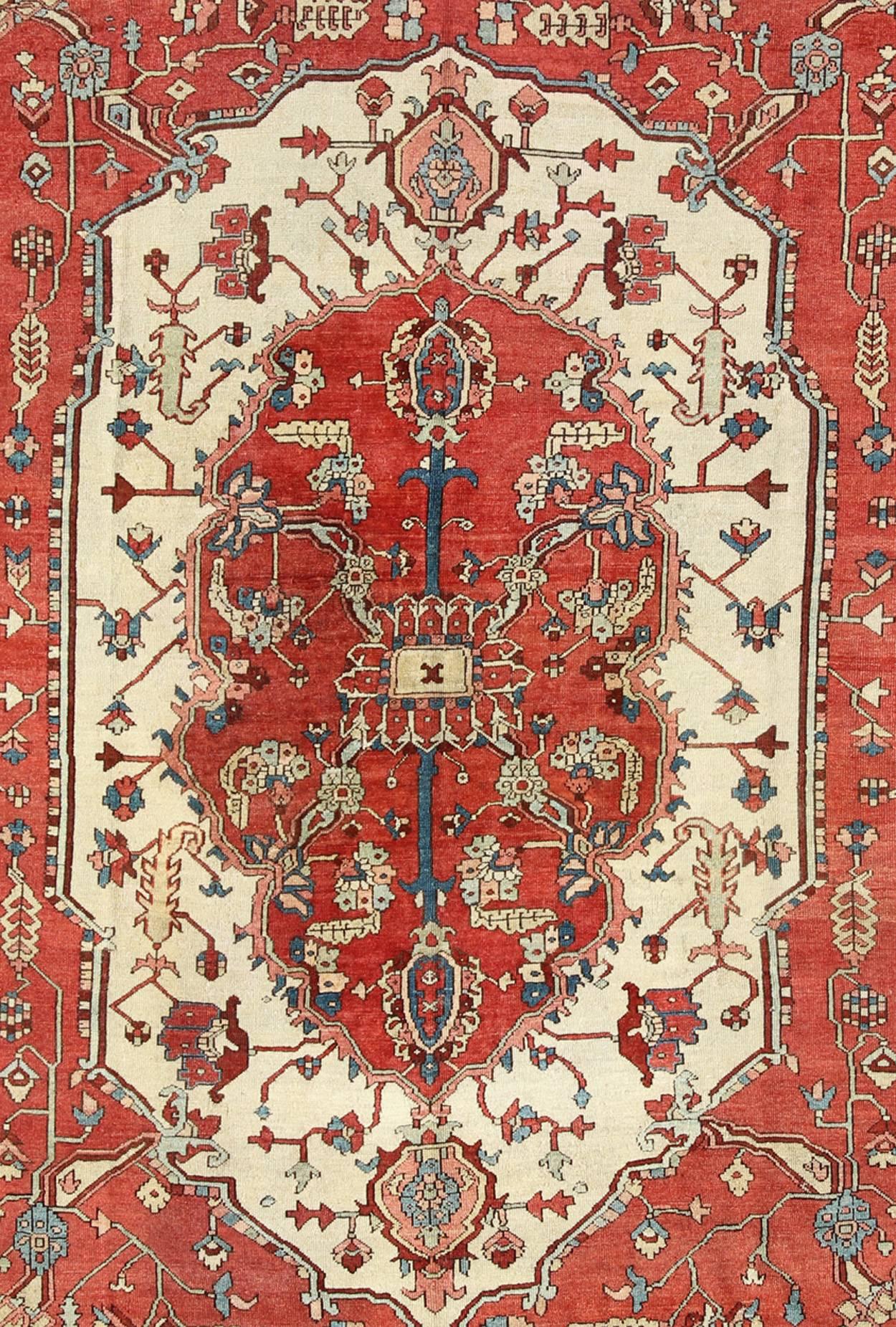 Heriz Serapi Tapis persan ancien Serapi du 19ème siècle avec motif de médaillon central en vente