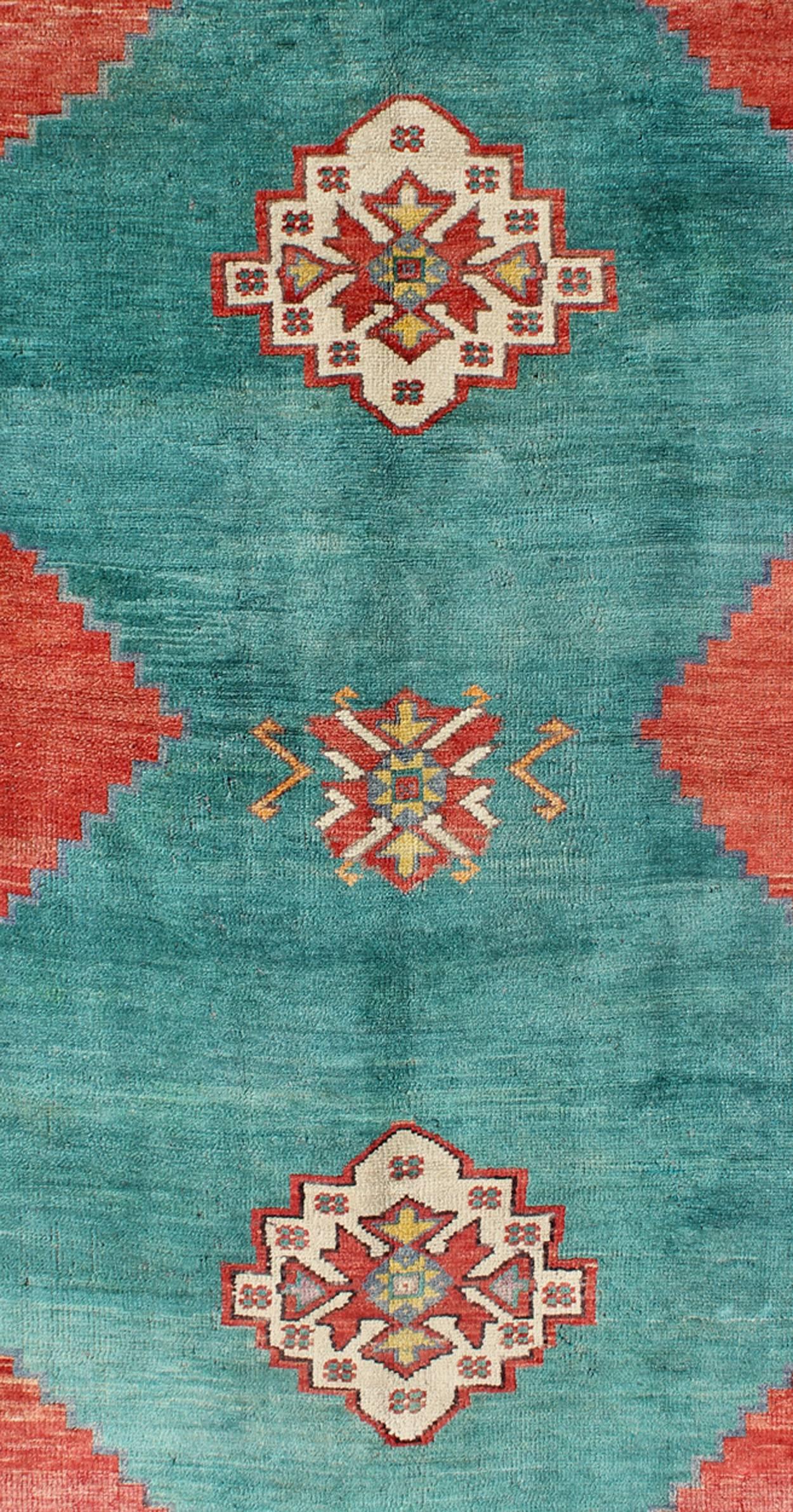 Alfombra Turca Vintage Oushak de Color Teal con Tres Medallones, Cornisas Rojas Turco en venta